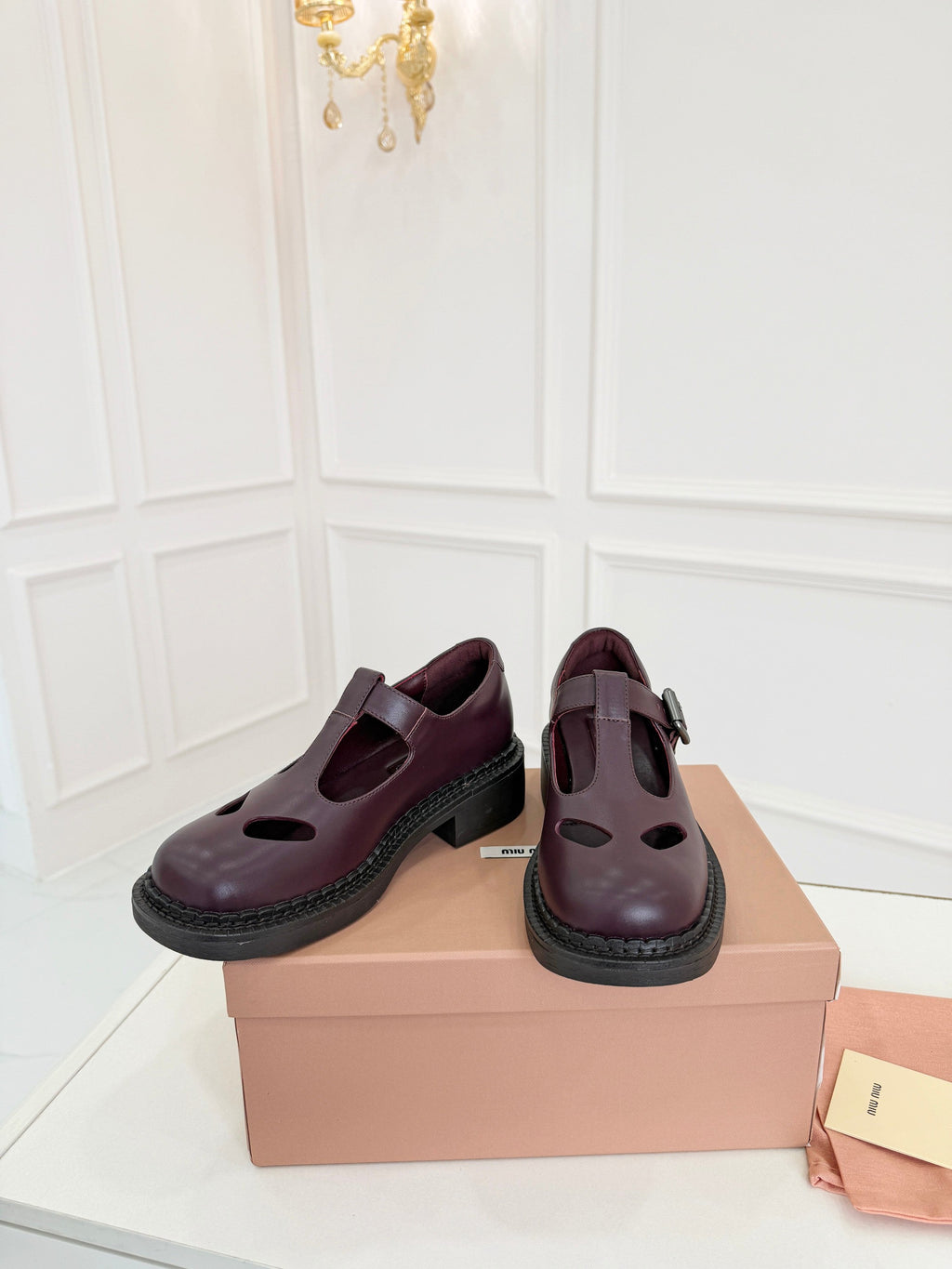 MIUMIU 26S SANDAL 35MM IN DARK RED BROWN CALFSKIN WITH STYLIZED T-STRING