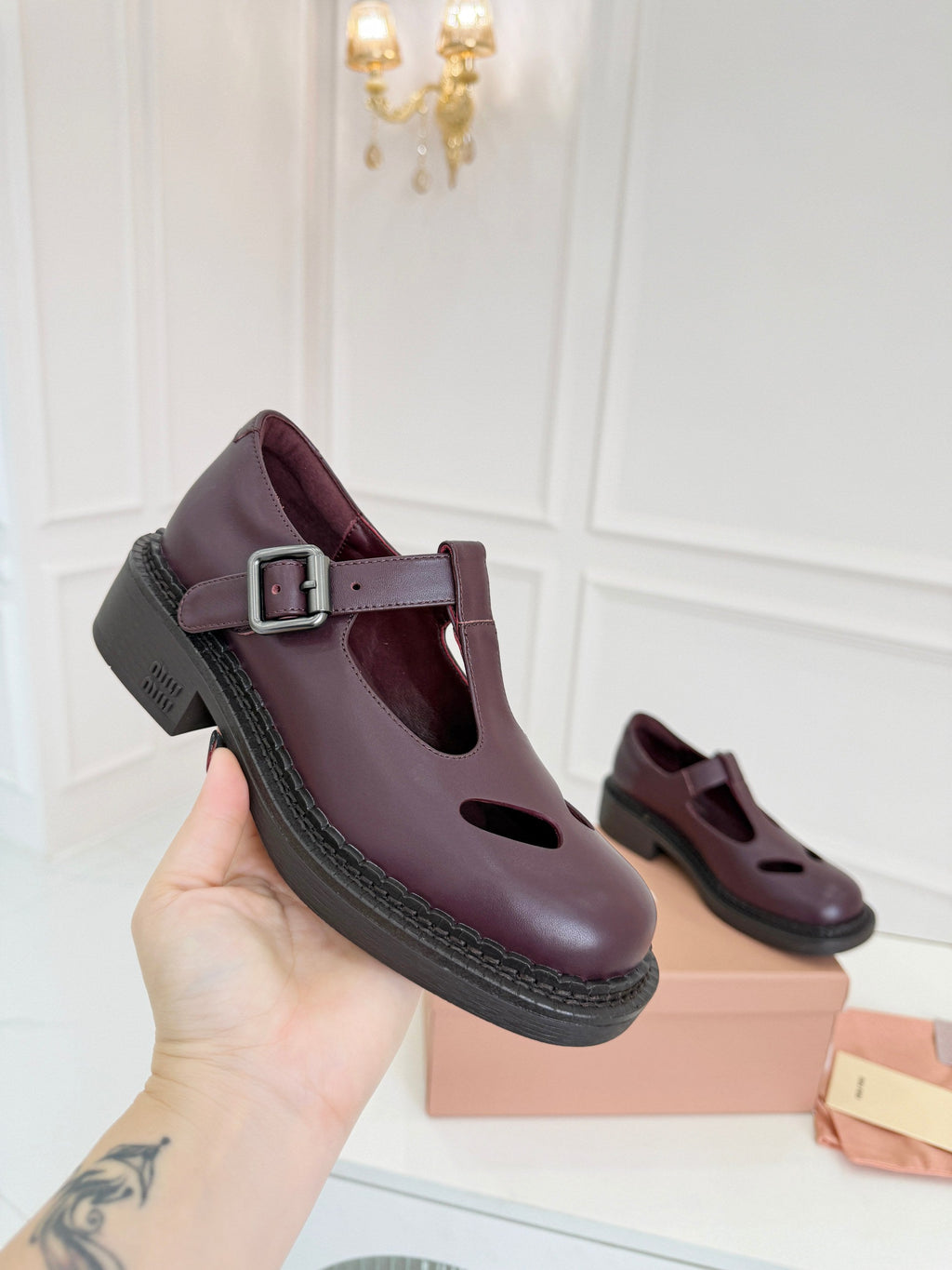 MIUMIU 26S SANDAL 35MM IN DARK RED BROWN CALFSKIN WITH STYLIZED T-STRING