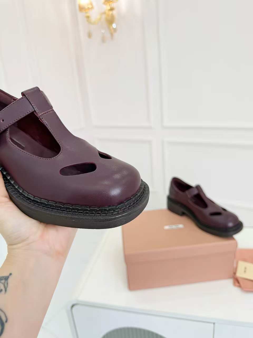 MIUMIU 26S SANDAL 35MM IN DARK RED BROWN CALFSKIN WITH STYLIZED T-STRING