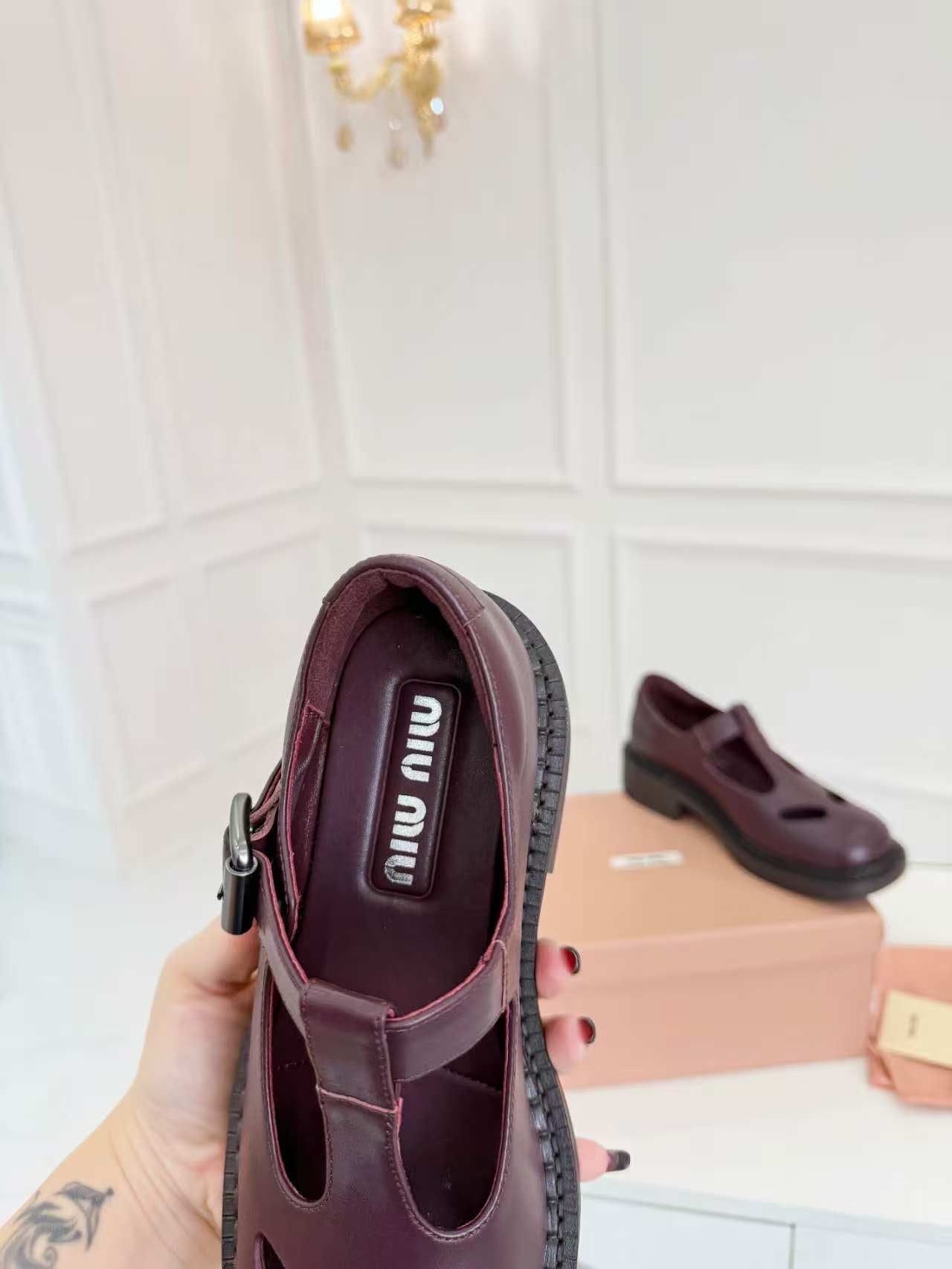 MIUMIU 26S SANDAL 35MM IN DARK RED BROWN CALFSKIN WITH STYLIZED T-STRING