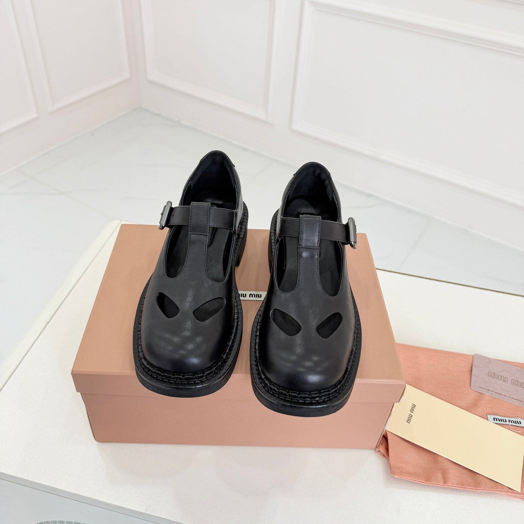 MIUMIU 26S SANDAL 35MM IN BLACK CALFSKIN WITH STYLIZED T-STRING