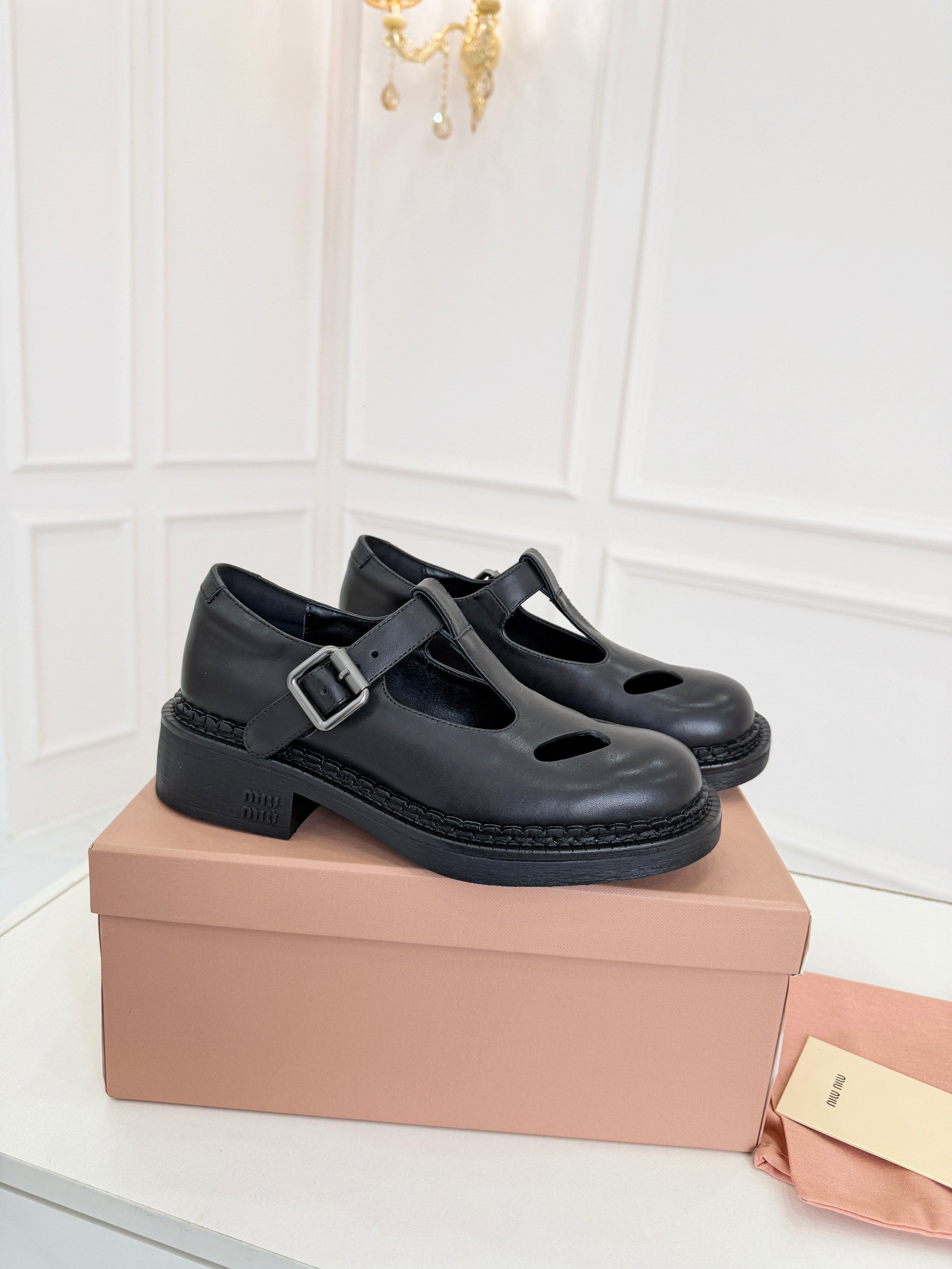 MIUMIU 26S SANDAL 35MM IN BLACK CALFSKIN WITH STYLIZED T-STRING
