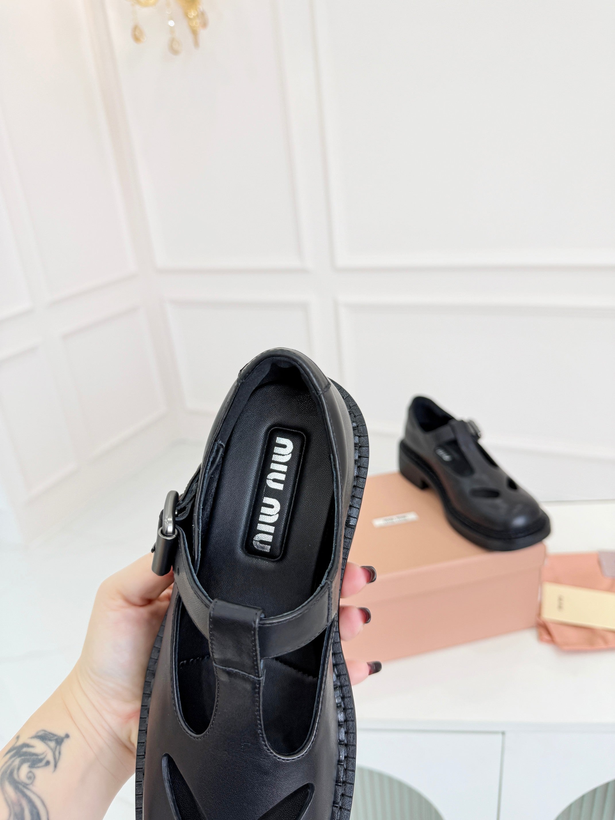 MIUMIU 26S SANDAL 35MM IN BLACK CALFSKIN WITH STYLIZED T-STRING
