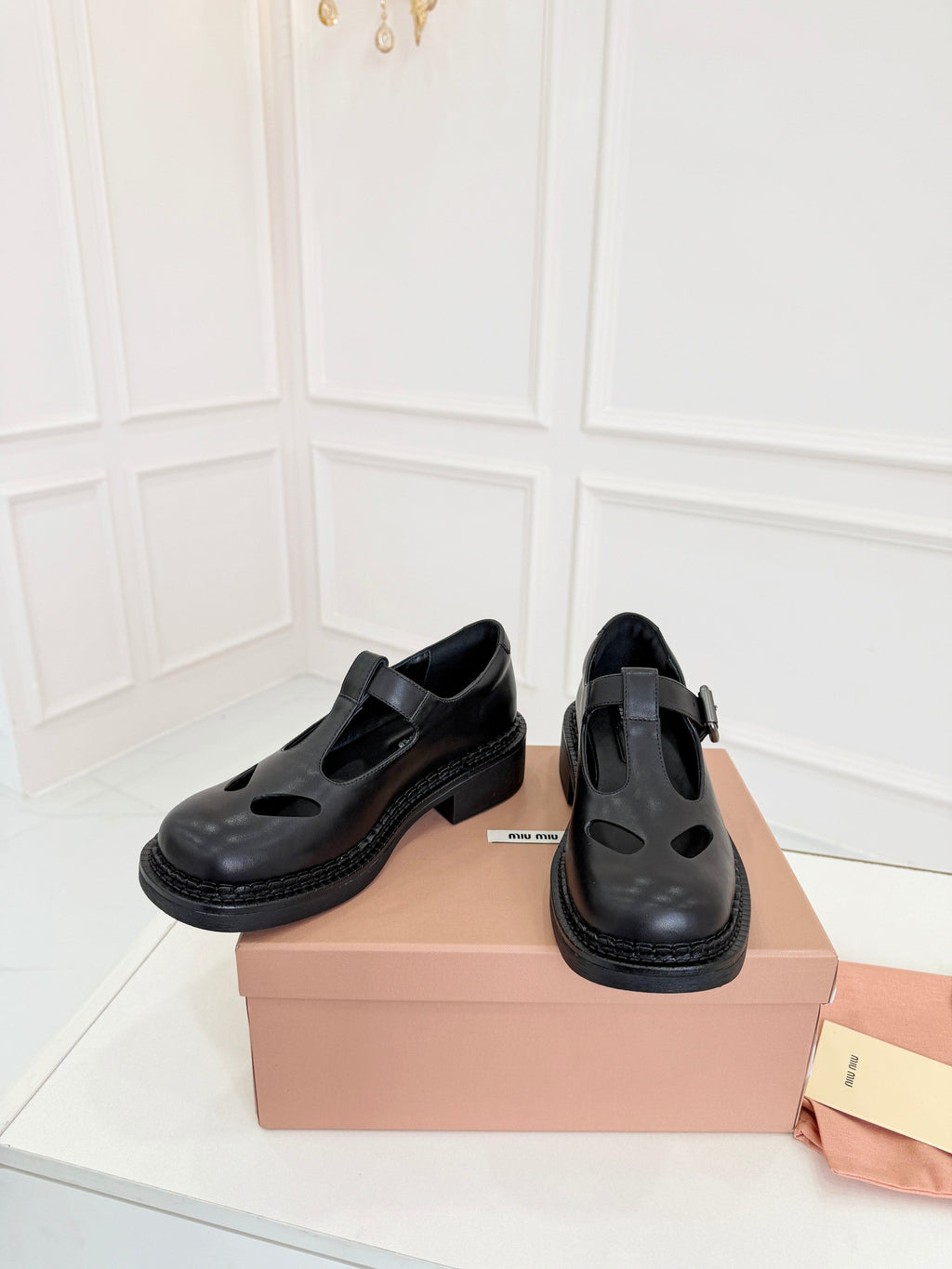 MIUMIU 26S SANDAL 35MM IN BLACK CALFSKIN WITH STYLIZED T-STRING