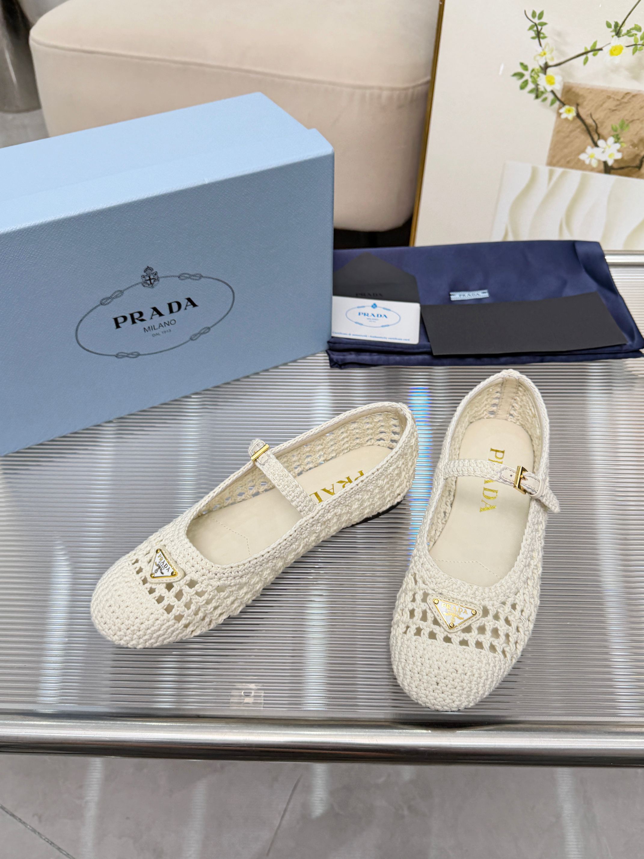 PRADA 26S MARY JANE FLATS IN CREAM WHITE WOVEN RAFFIA WITH TRIANGLE LOGO