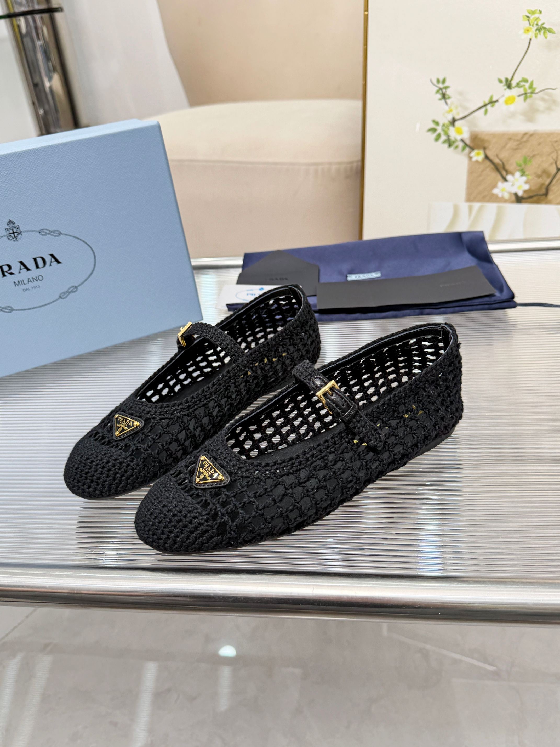 PRADA 26S MARY JANE FLATS IN BLACK WOVEN RAFFIA WITH TRIANGLE LOGO
