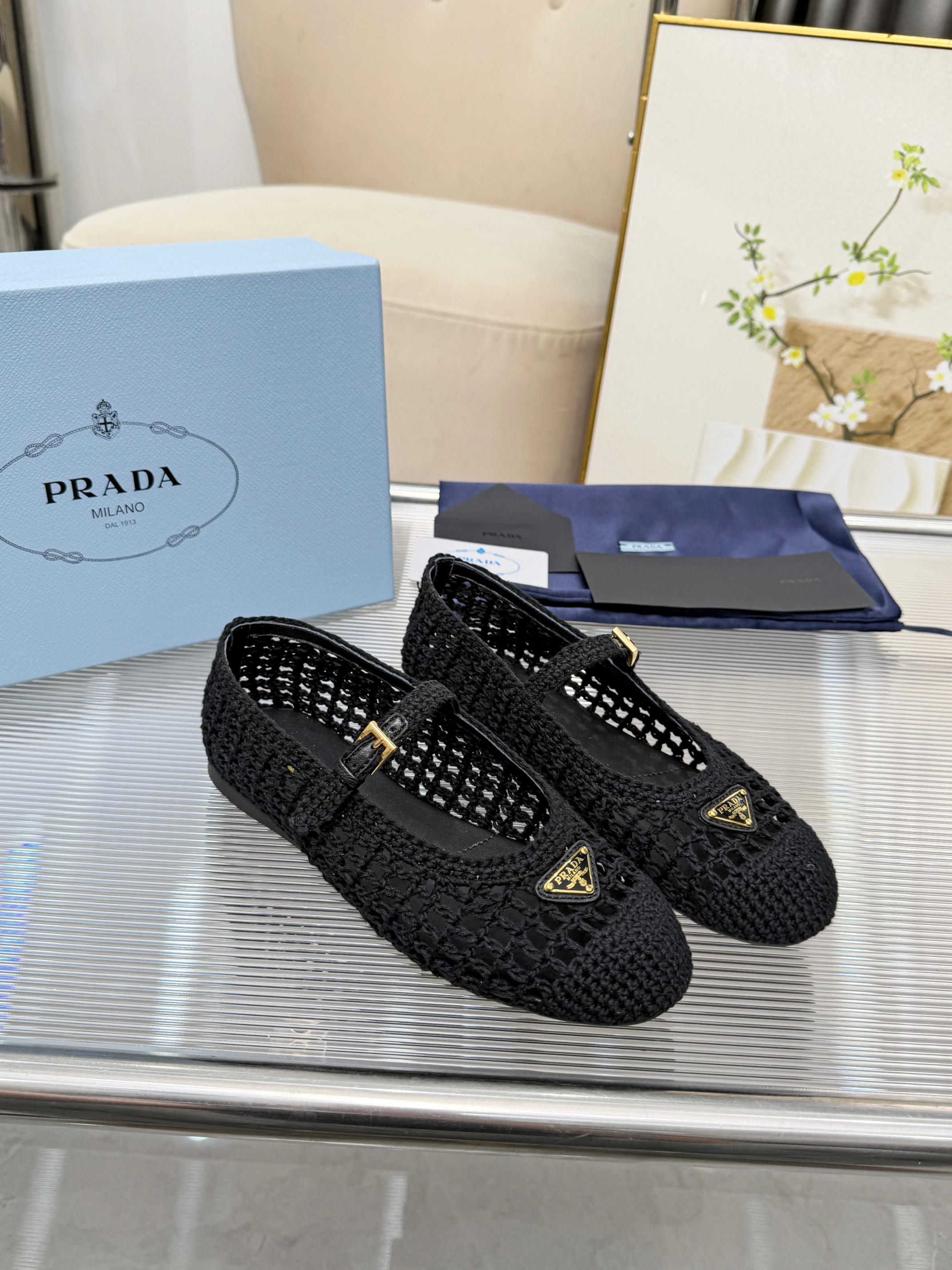 PRADA 26S MARY JANE FLATS IN BLACK WOVEN RAFFIA WITH TRIANGLE LOGO