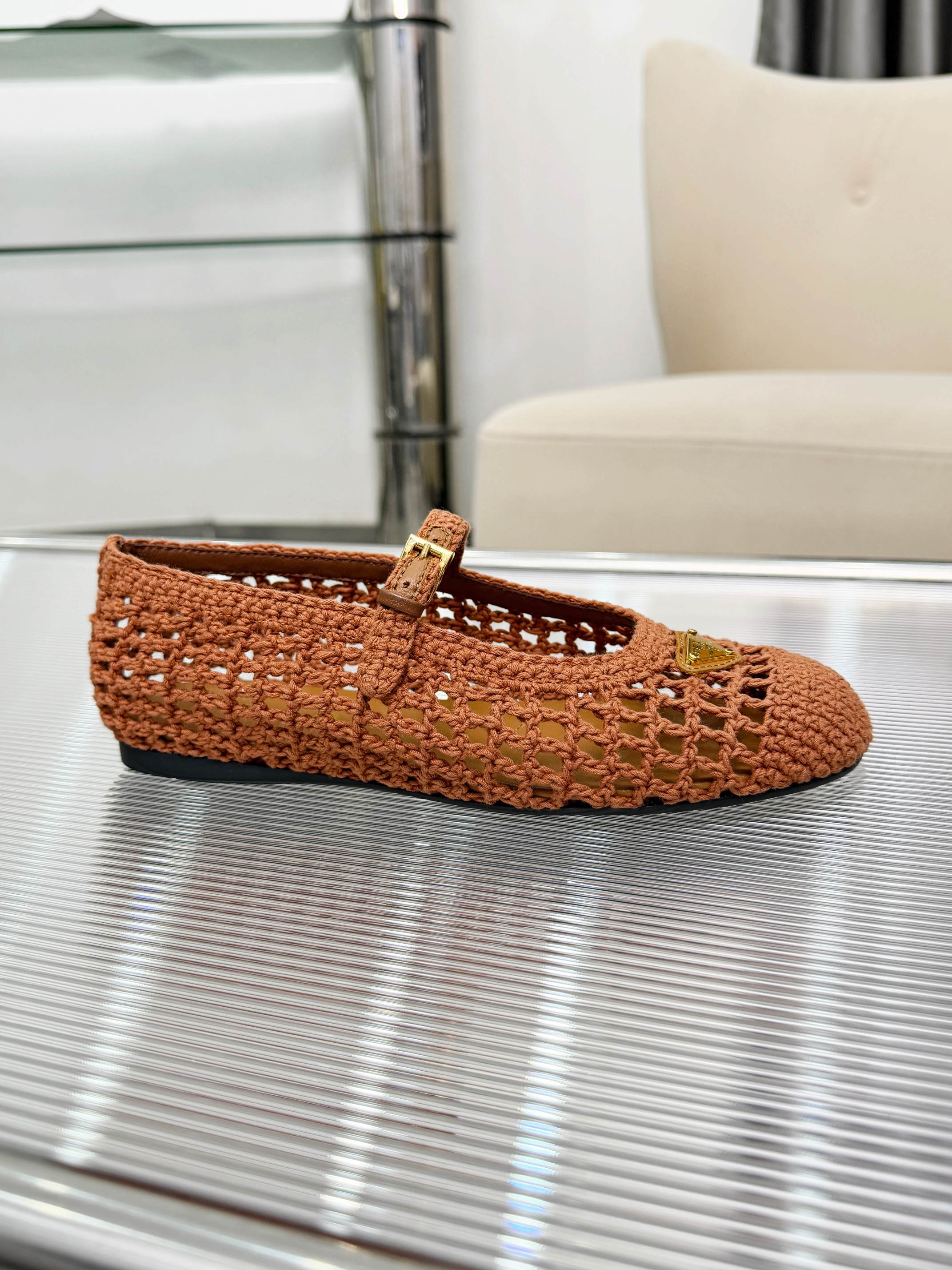 PRADA 26S MARY JANE FLATS IN CARAMEL BROWN WOVEN RAFFIA WITH TRIANGLE LOGO