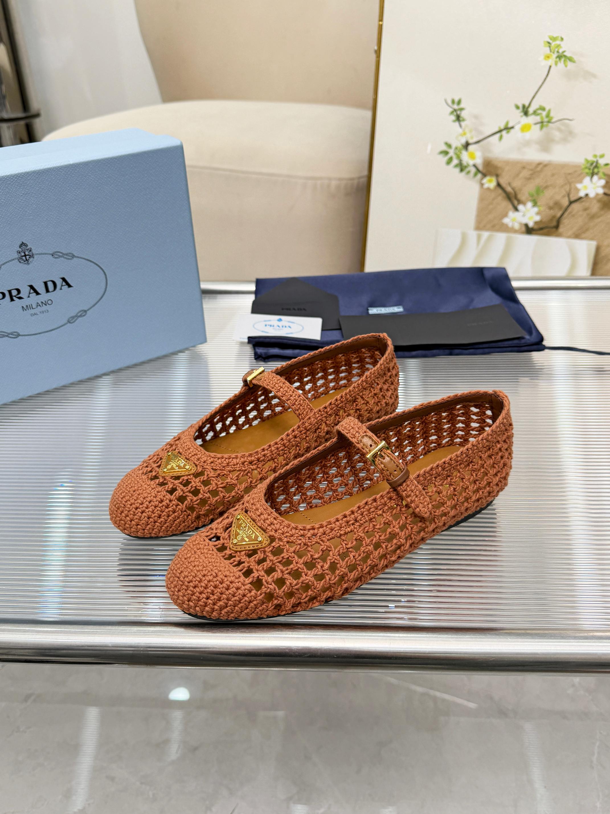 PRADA 26S MARY JANE FLATS IN CARAMEL BROWN WOVEN RAFFIA WITH TRIANGLE LOGO