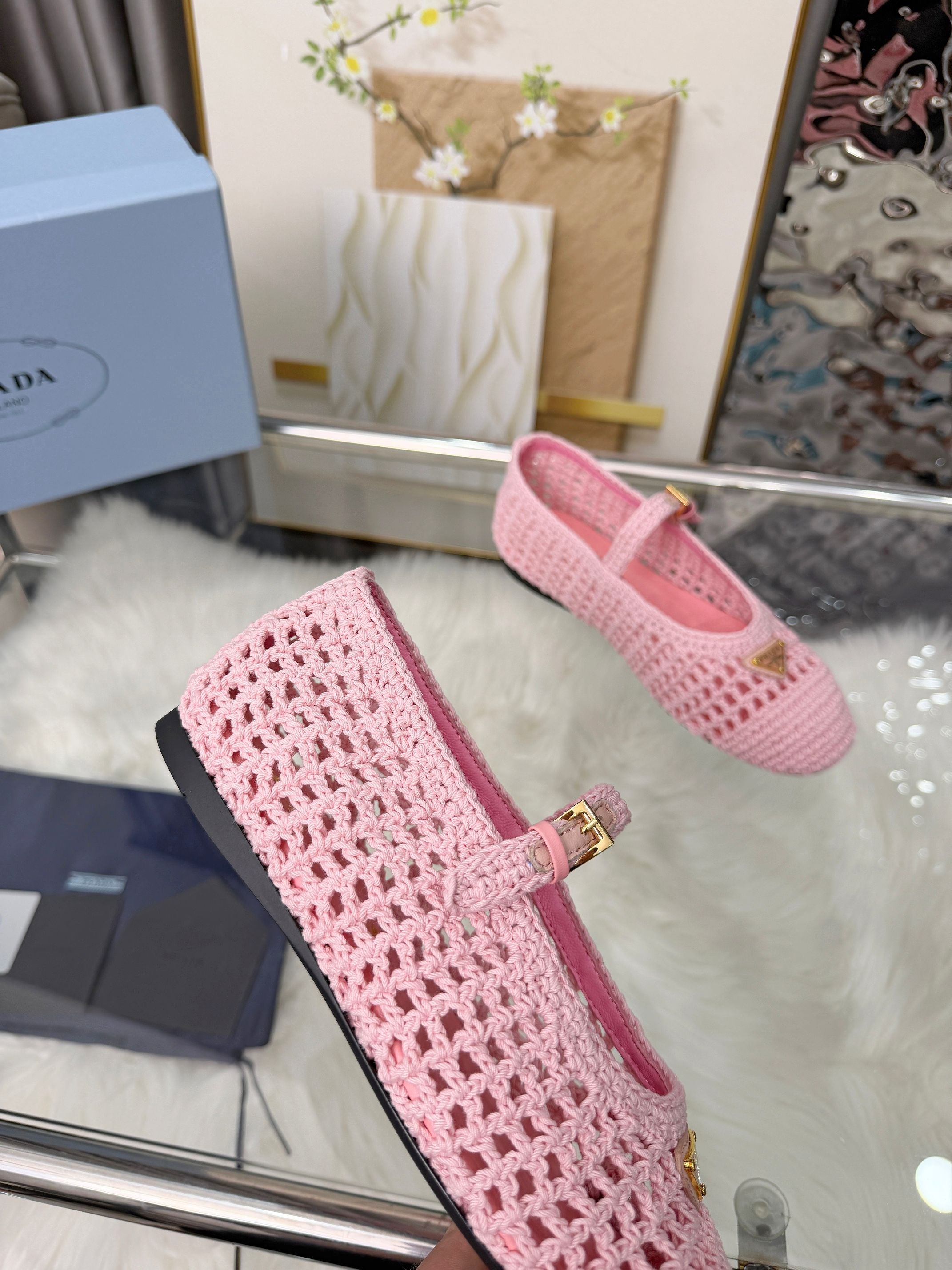 PRADA 26S MARY JANE FLATS IN PINK WOVEN RAFFIA WITH TRIANGLE LOGO