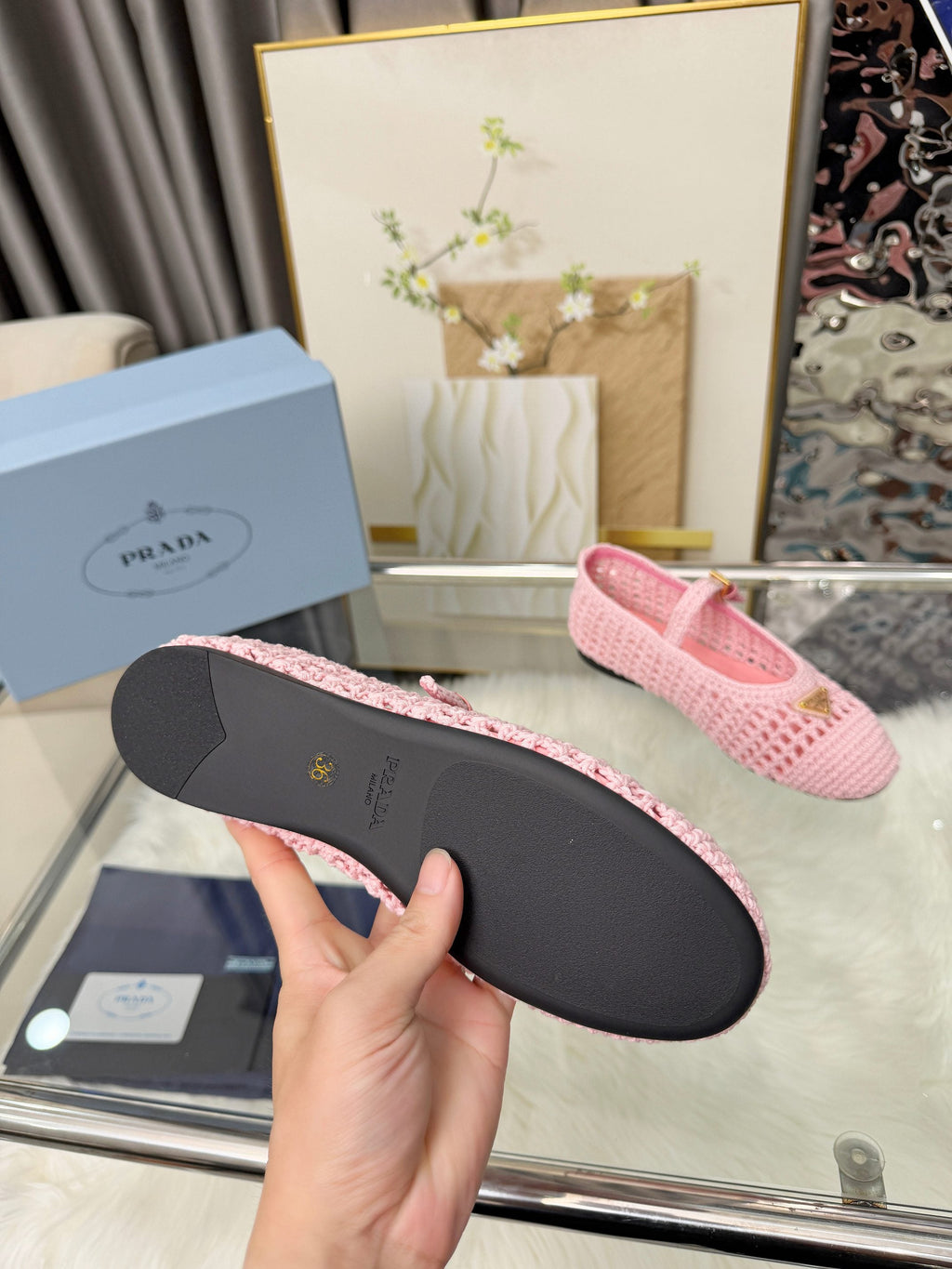 PRADA 26S MARY JANE FLATS IN PINK WOVEN RAFFIA WITH TRIANGLE LOGO