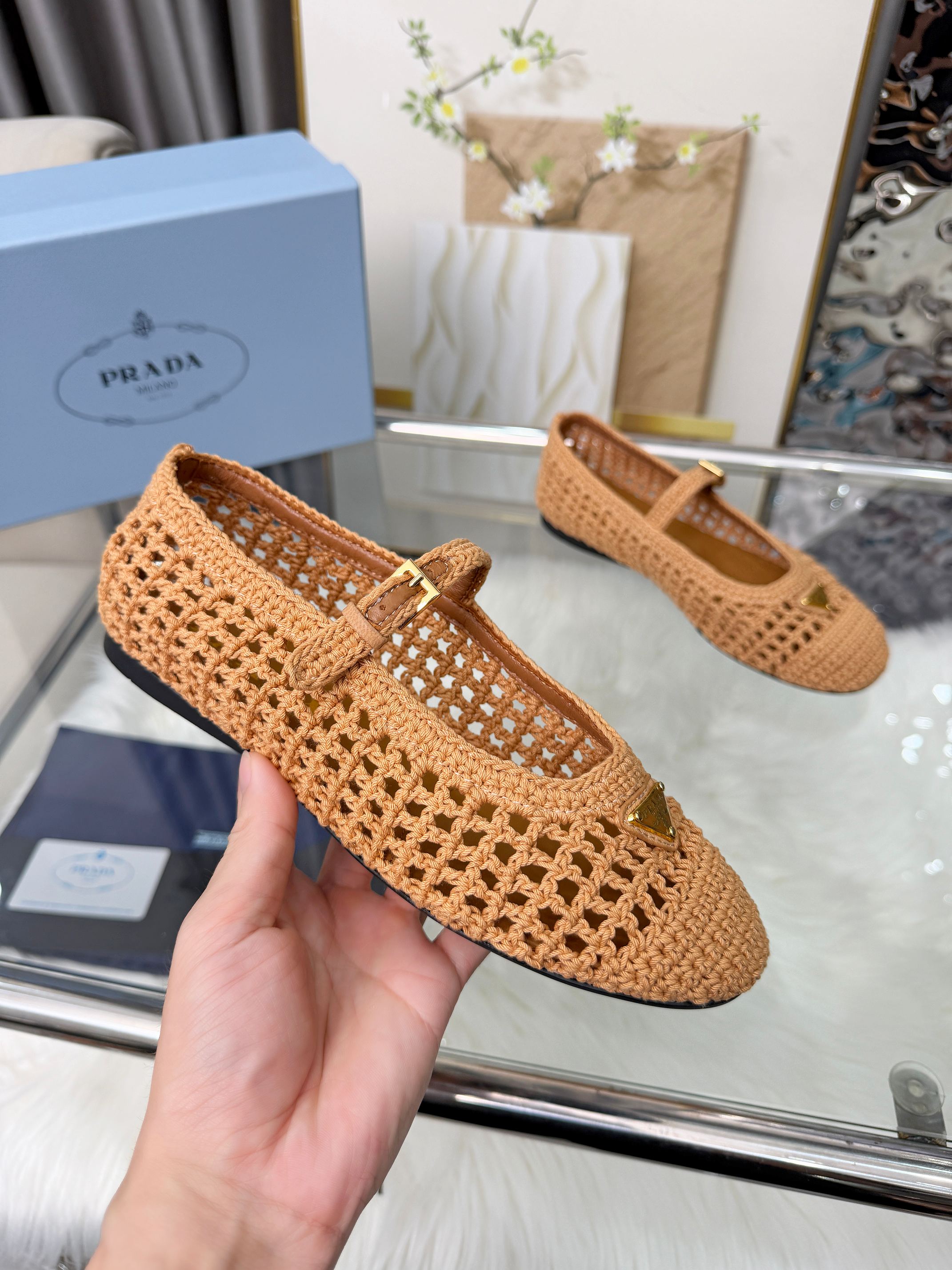 PRADA 26S MARY JANE FLATS IN BROWN WOVEN RAFFIA WITH TRIANGLE LOGO
