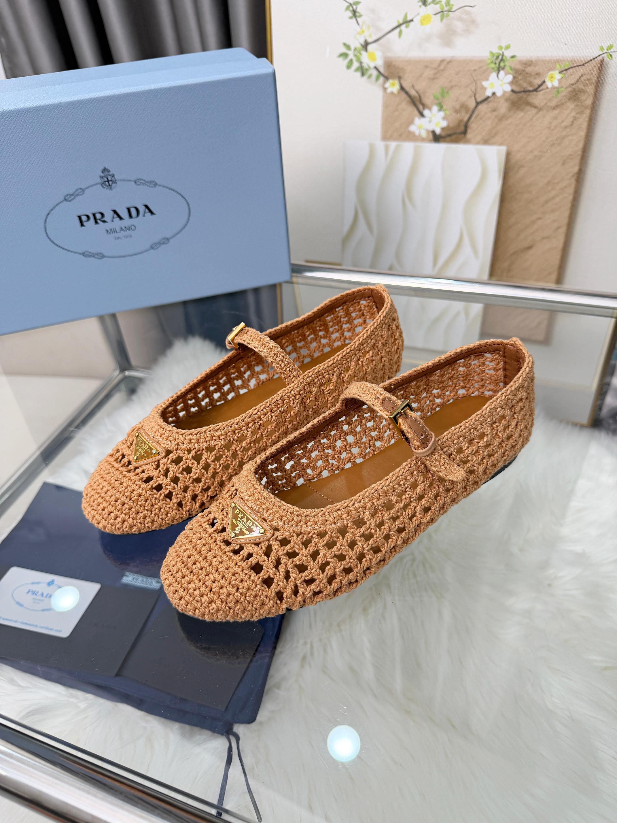 PRADA 26S MARY JANE FLATS IN BROWN WOVEN RAFFIA WITH TRIANGLE LOGO
