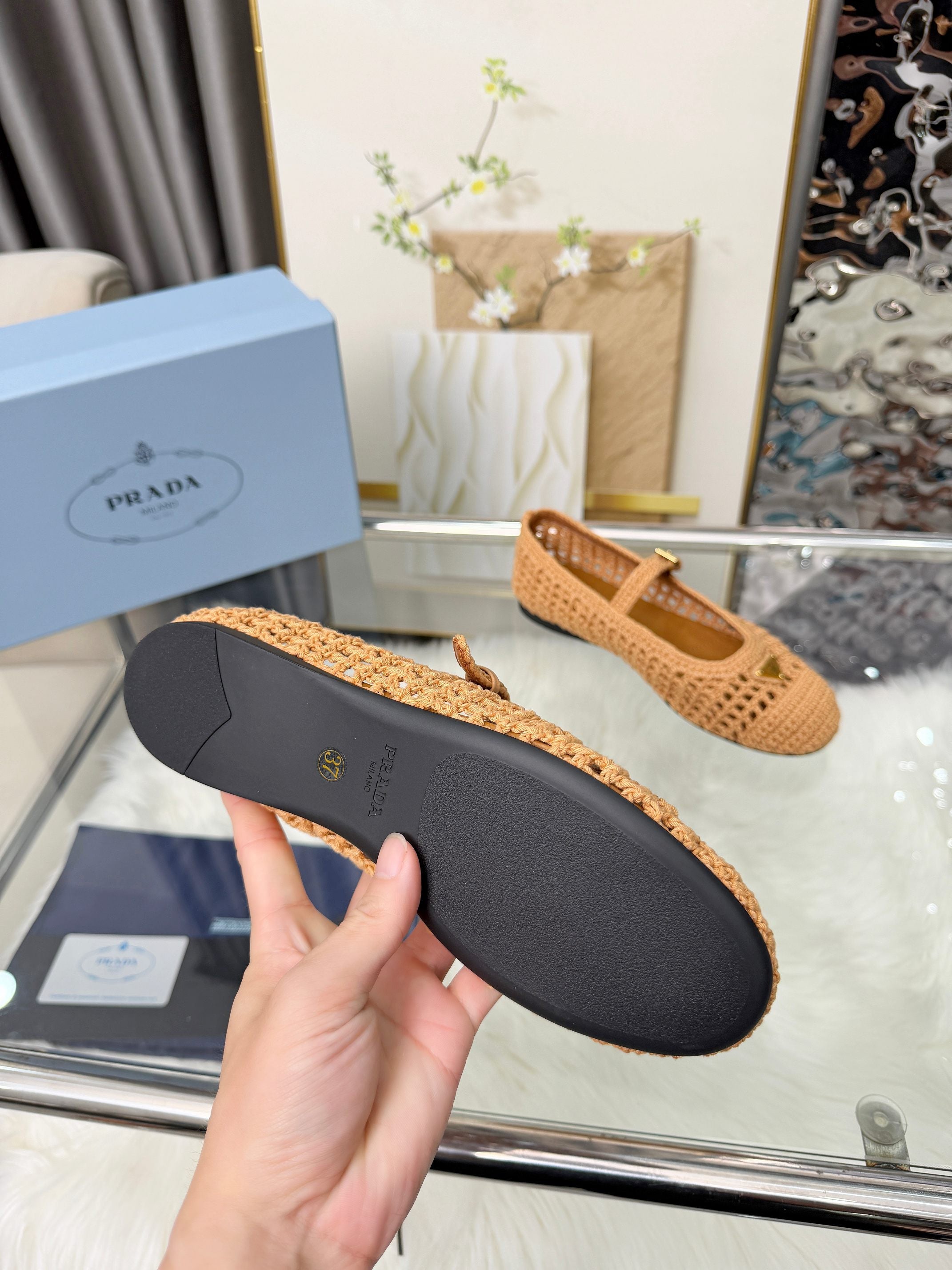 PRADA 26S MARY JANE FLATS IN BROWN WOVEN RAFFIA WITH TRIANGLE LOGO