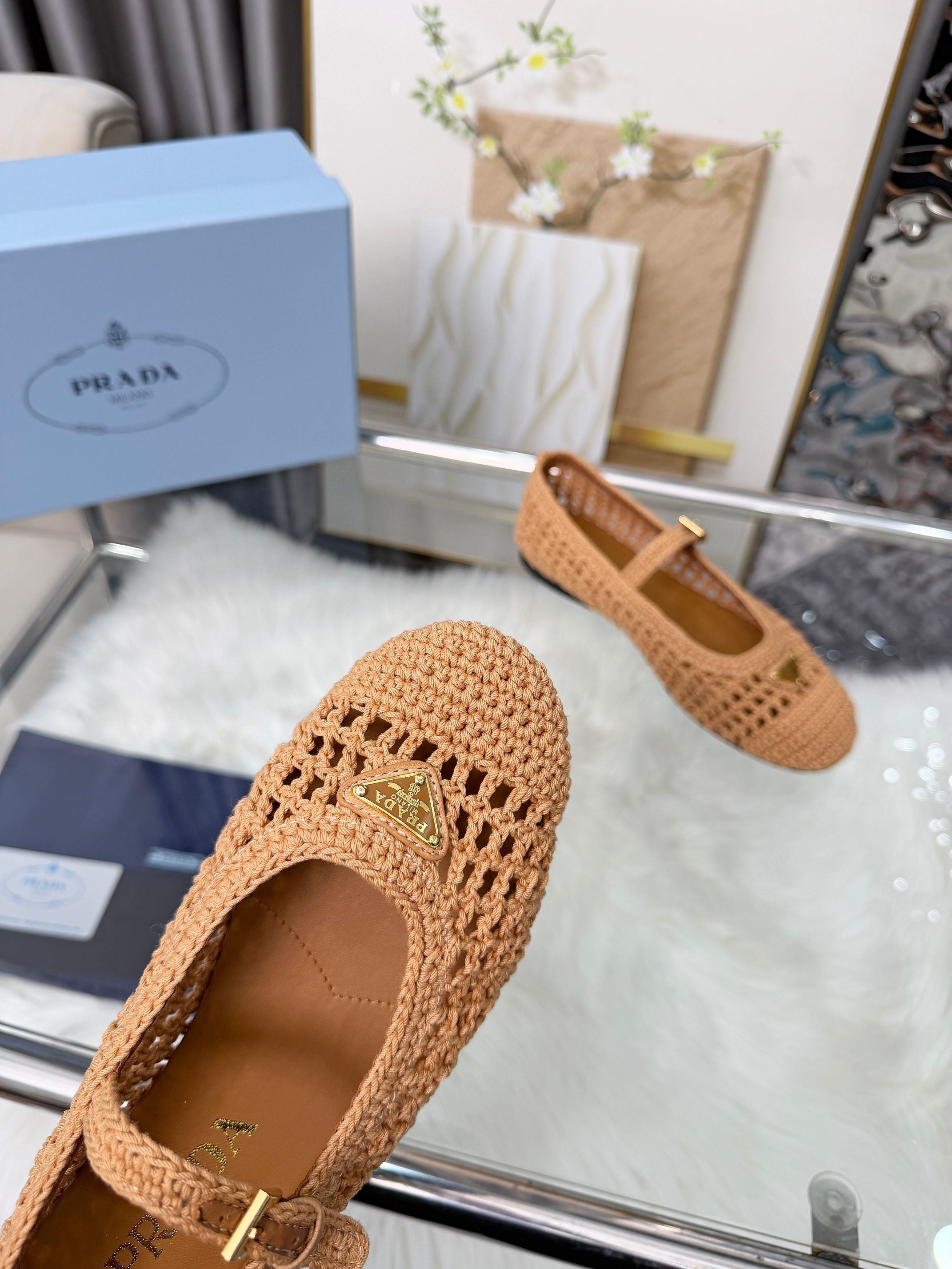 PRADA 26S MARY JANE FLATS IN BROWN WOVEN RAFFIA WITH TRIANGLE LOGO