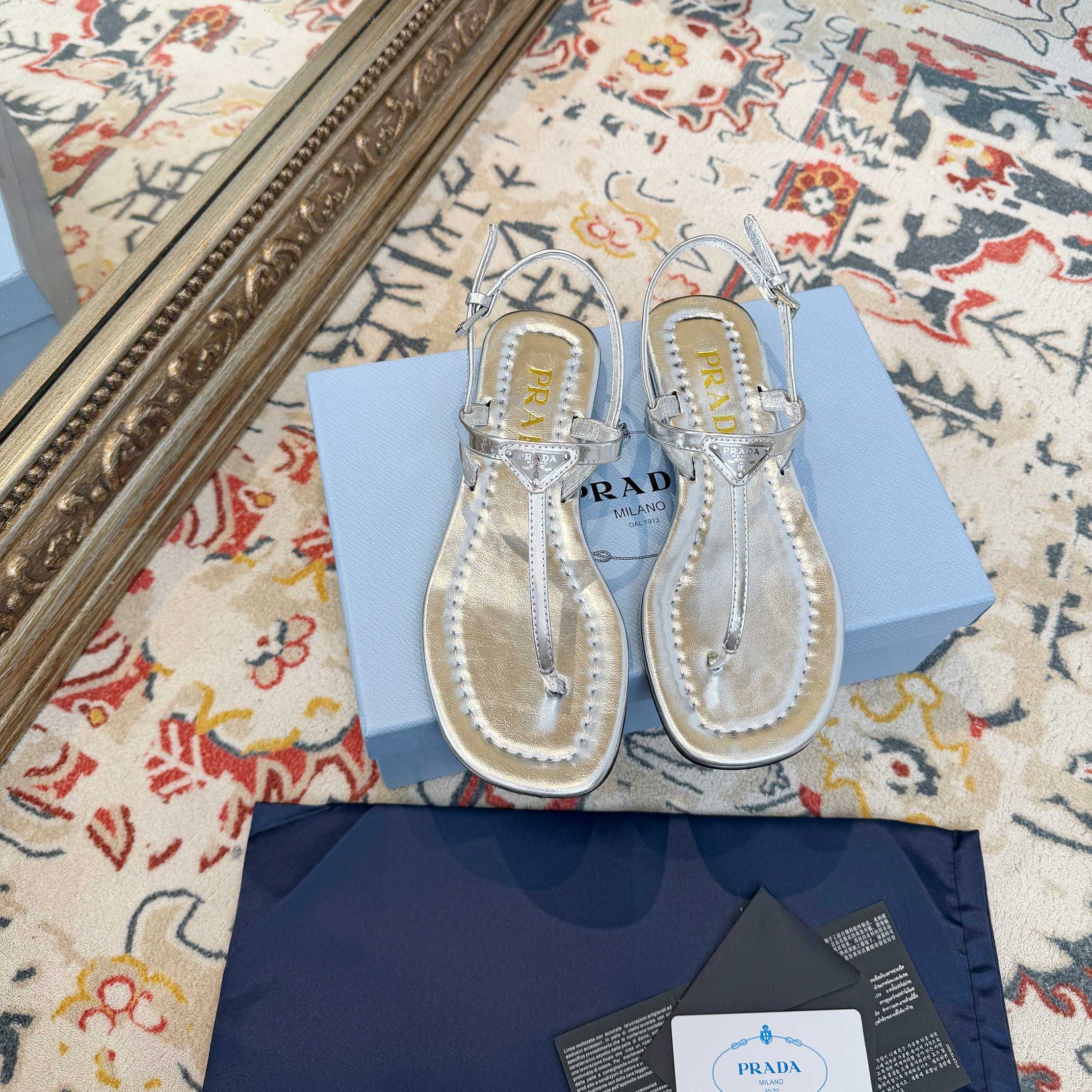 PRADA 26S THONG SANDALS IN SILVER CALFSKIN TRIANGLE LOGO