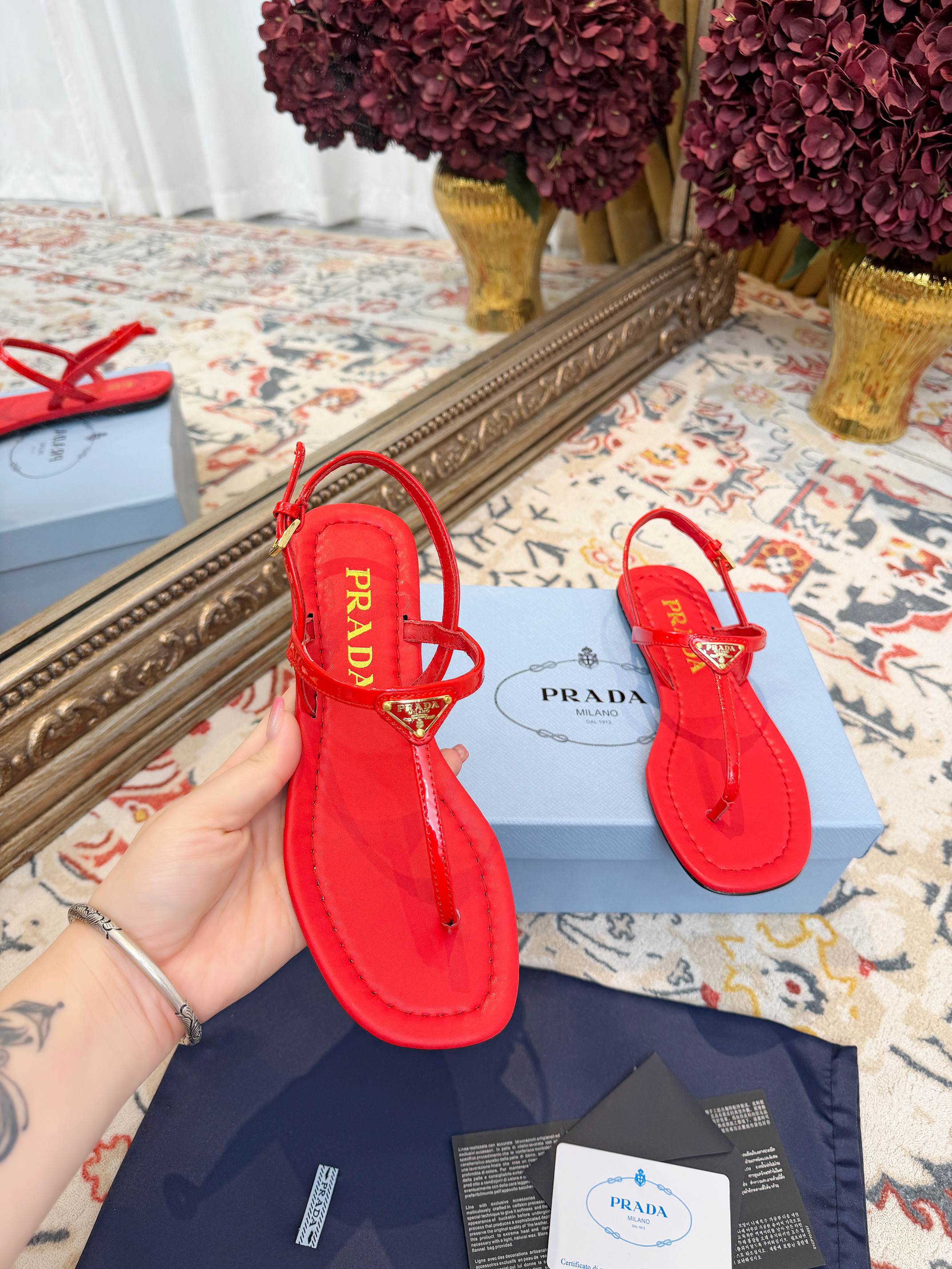 PRADA 26S THONG SANDALS IN RED CALFSKIN TRIANGLE LOGO
