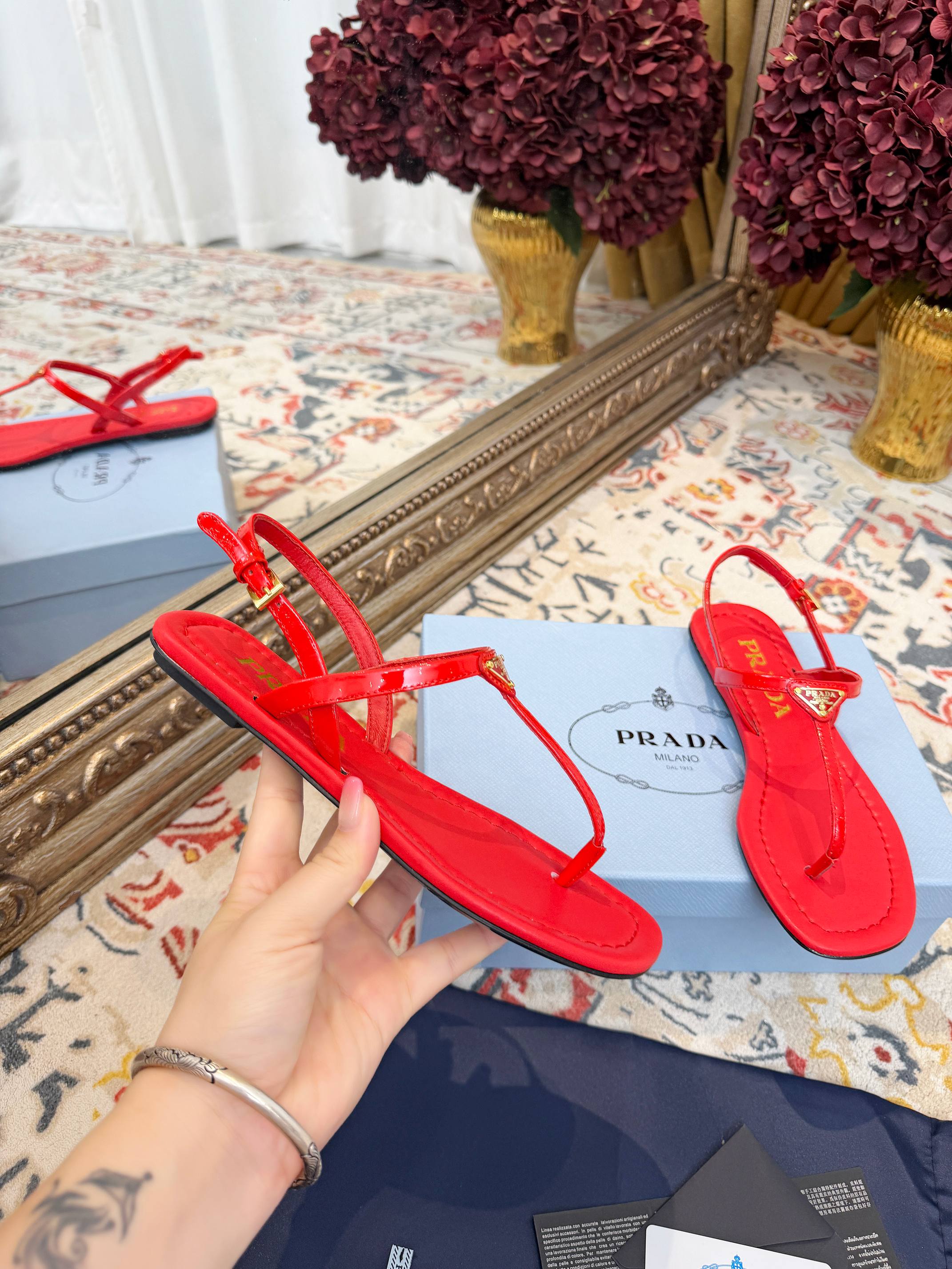 PRADA 26S THONG SANDALS IN RED CALFSKIN TRIANGLE LOGO