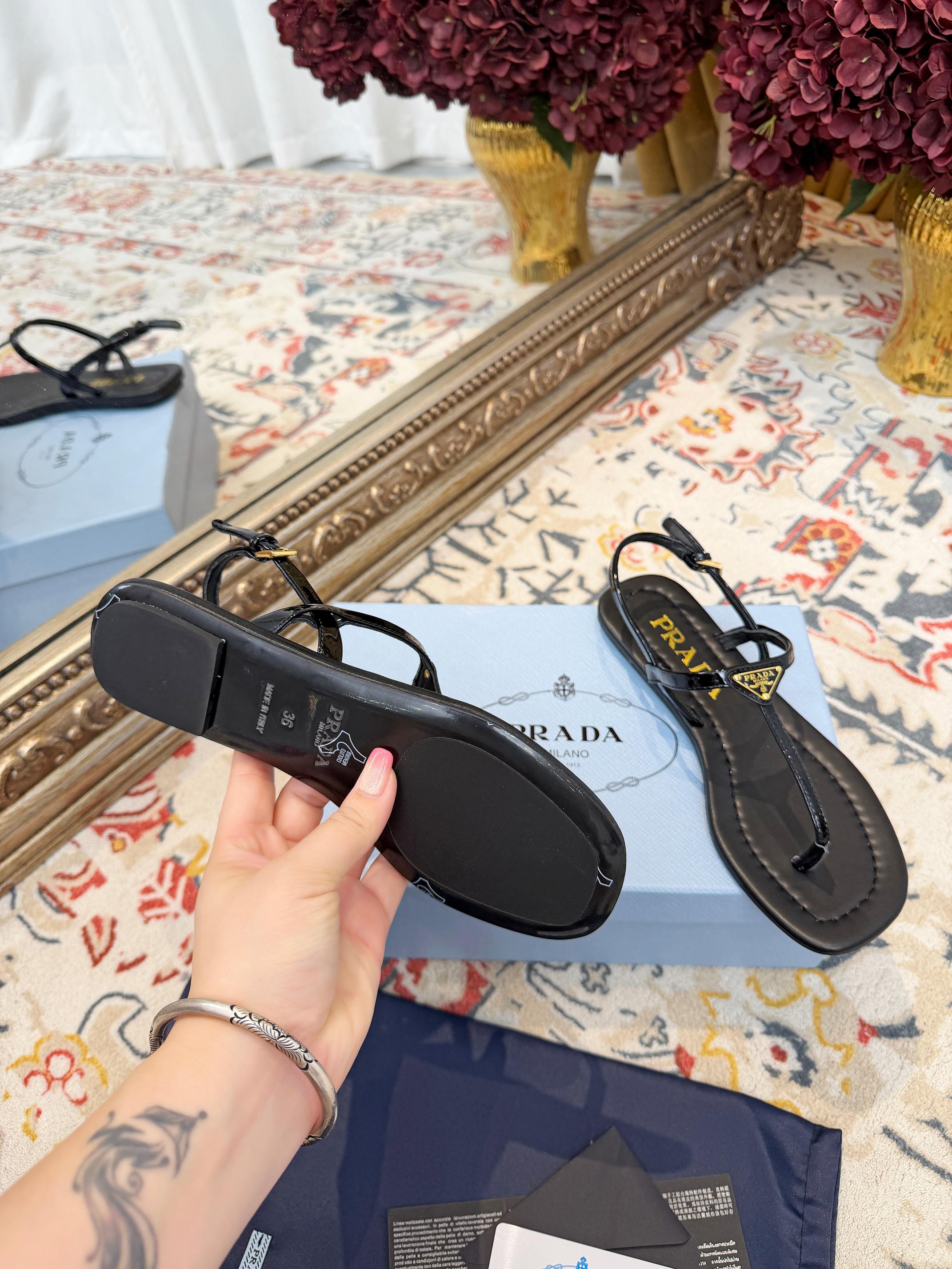 PRADA 26S THONG SANDALS IN BLACK CALFSKIN TRIANGLE LOGO