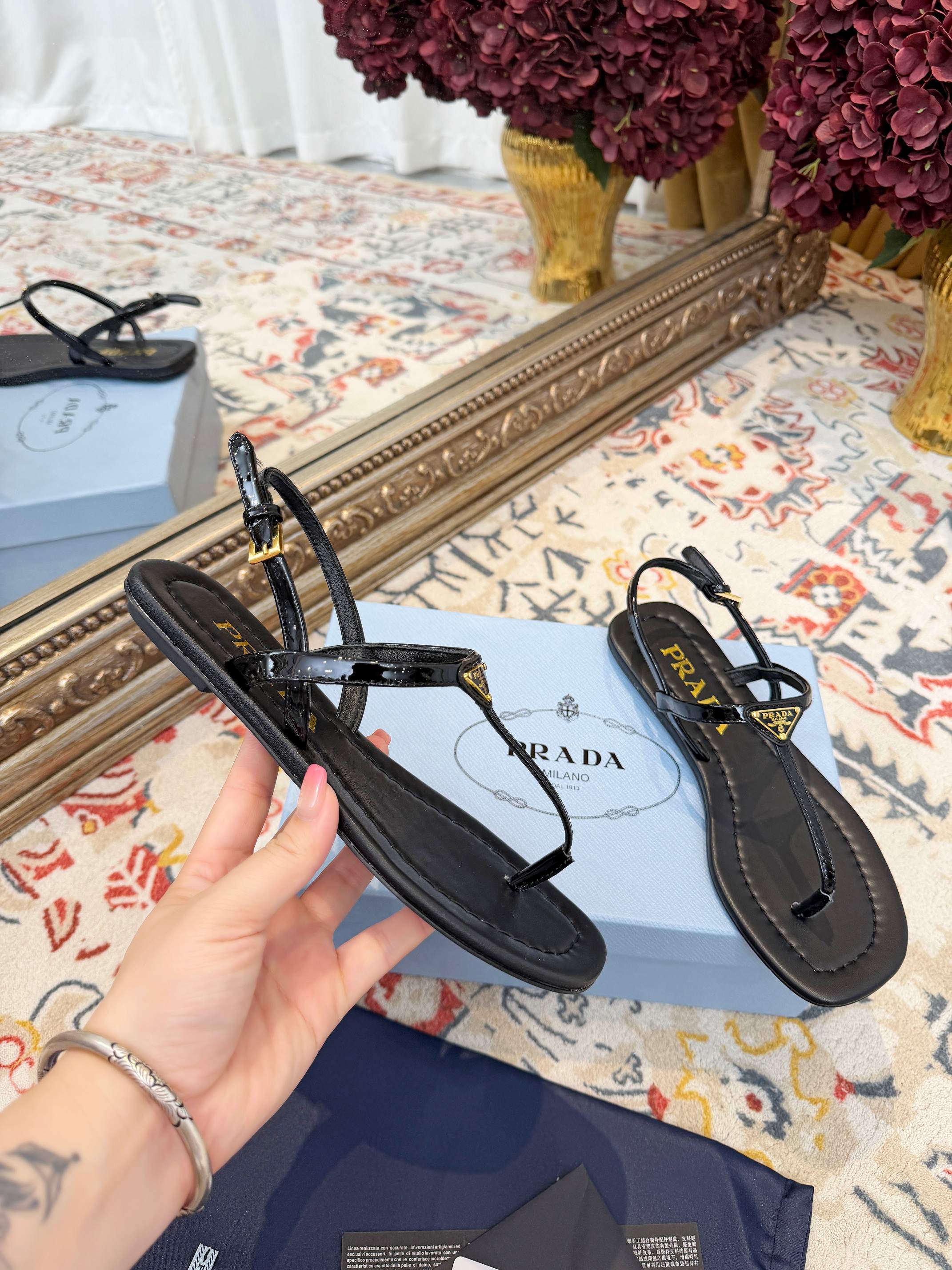 PRADA 26S THONG SANDALS IN BLACK CALFSKIN TRIANGLE LOGO
