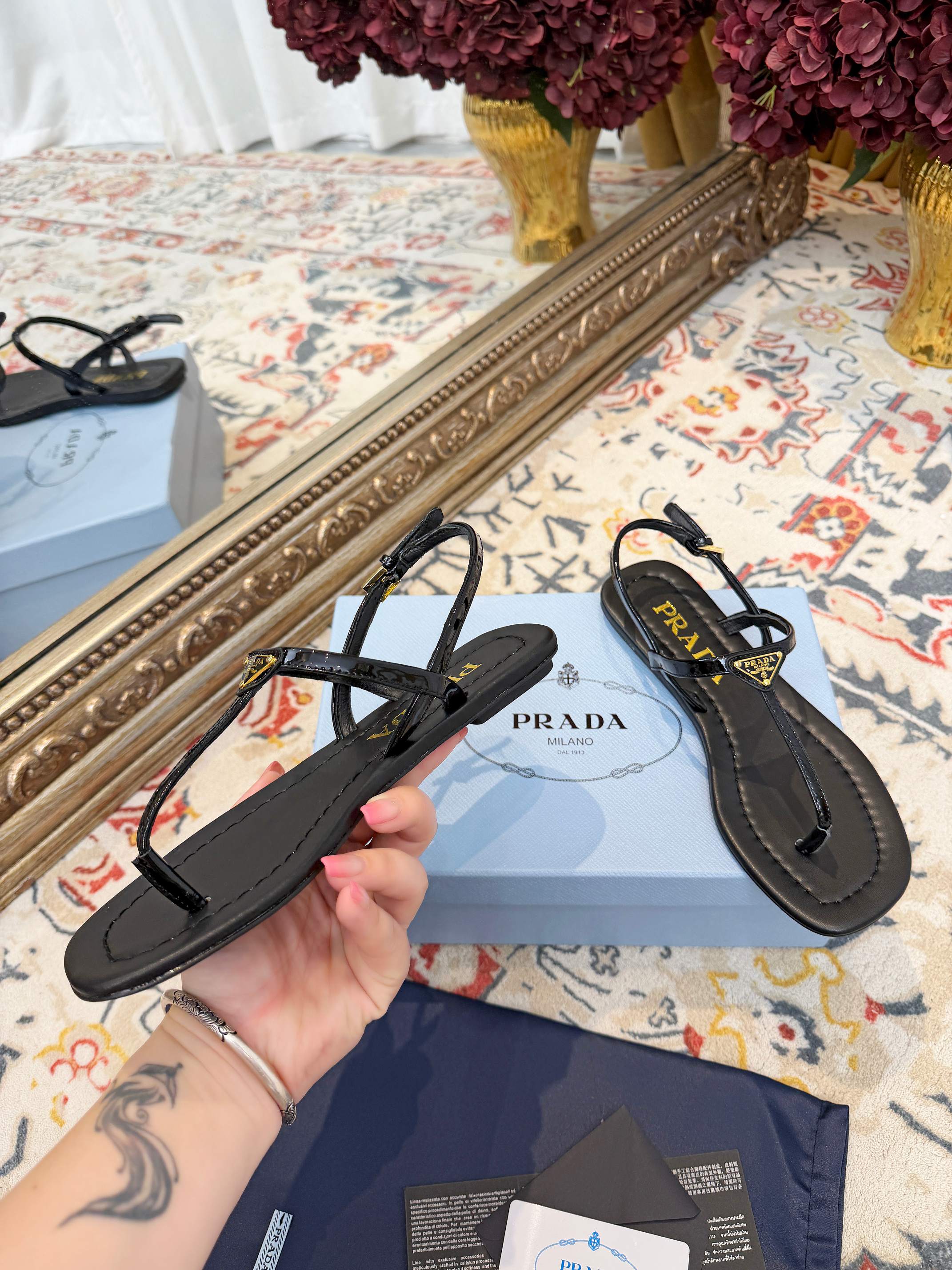 PRADA 26S THONG SANDALS IN BLACK CALFSKIN TRIANGLE LOGO