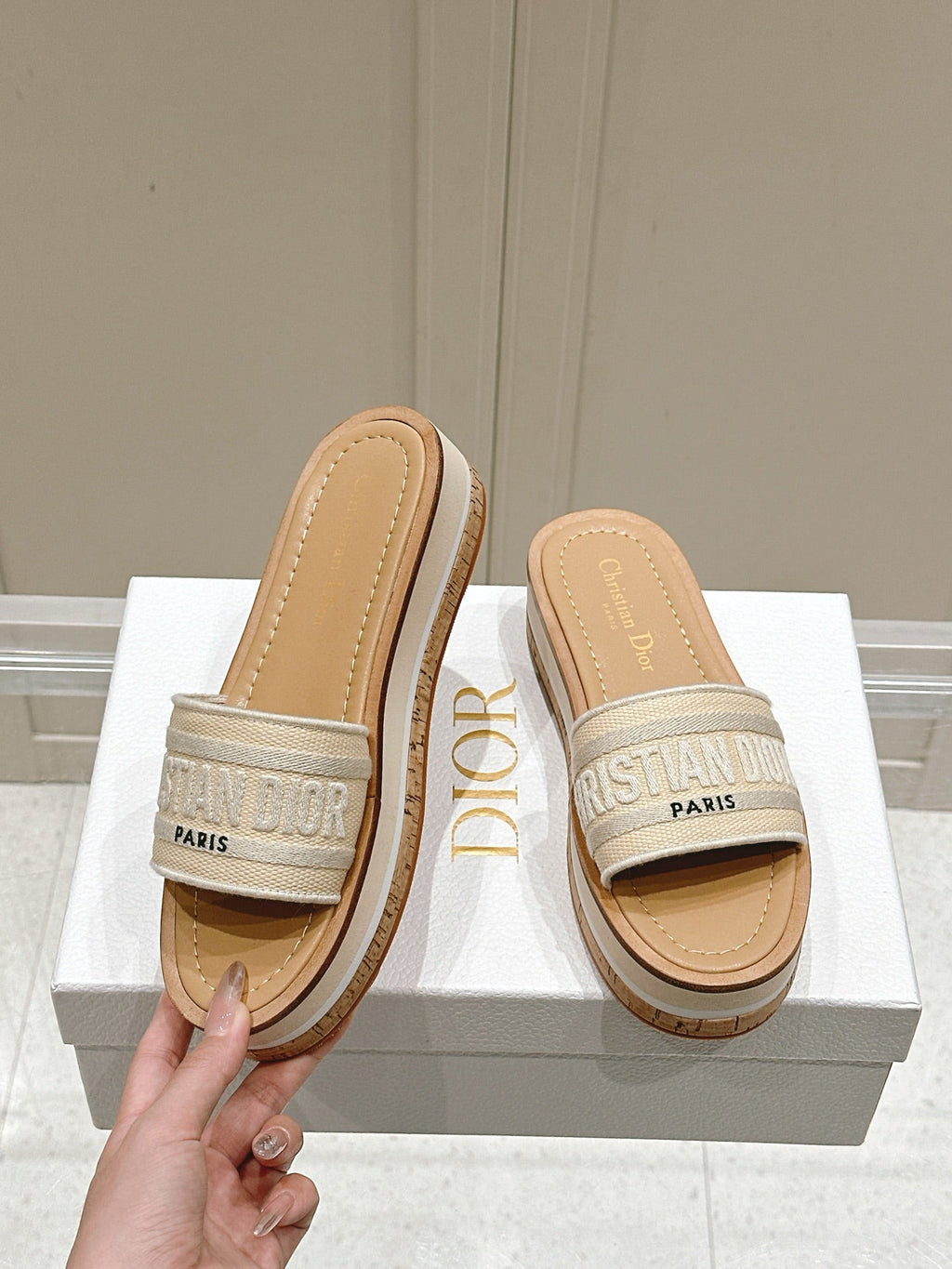 DWAY WEDGE SLIDES 45MM IN BEIGE FABRIC RAFFIA SOLE