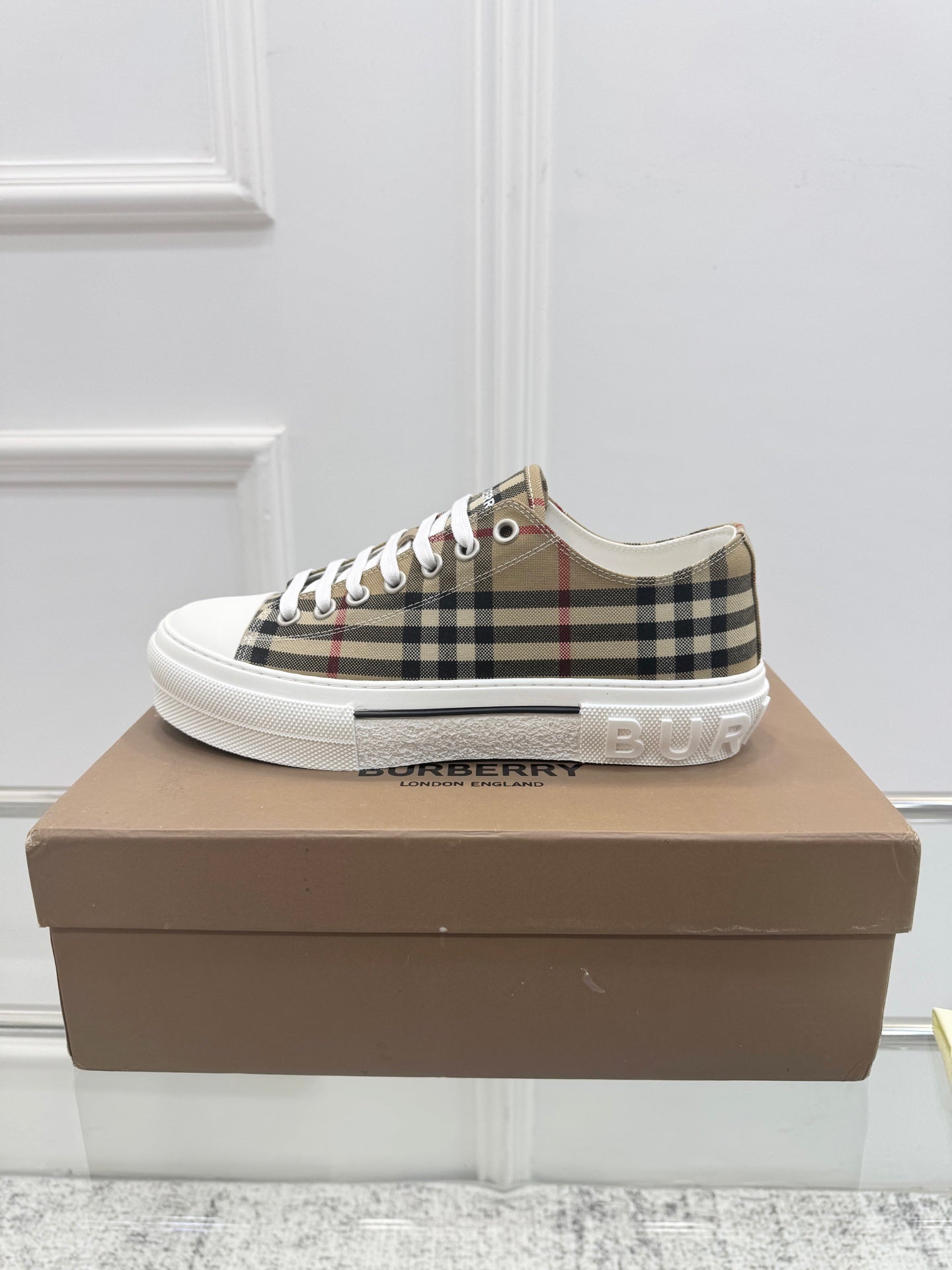 BURBERRY 26S VINTAGE CHECK LOW TOP SNEAKERS IN ARCHIVE BEIGE CANVAS