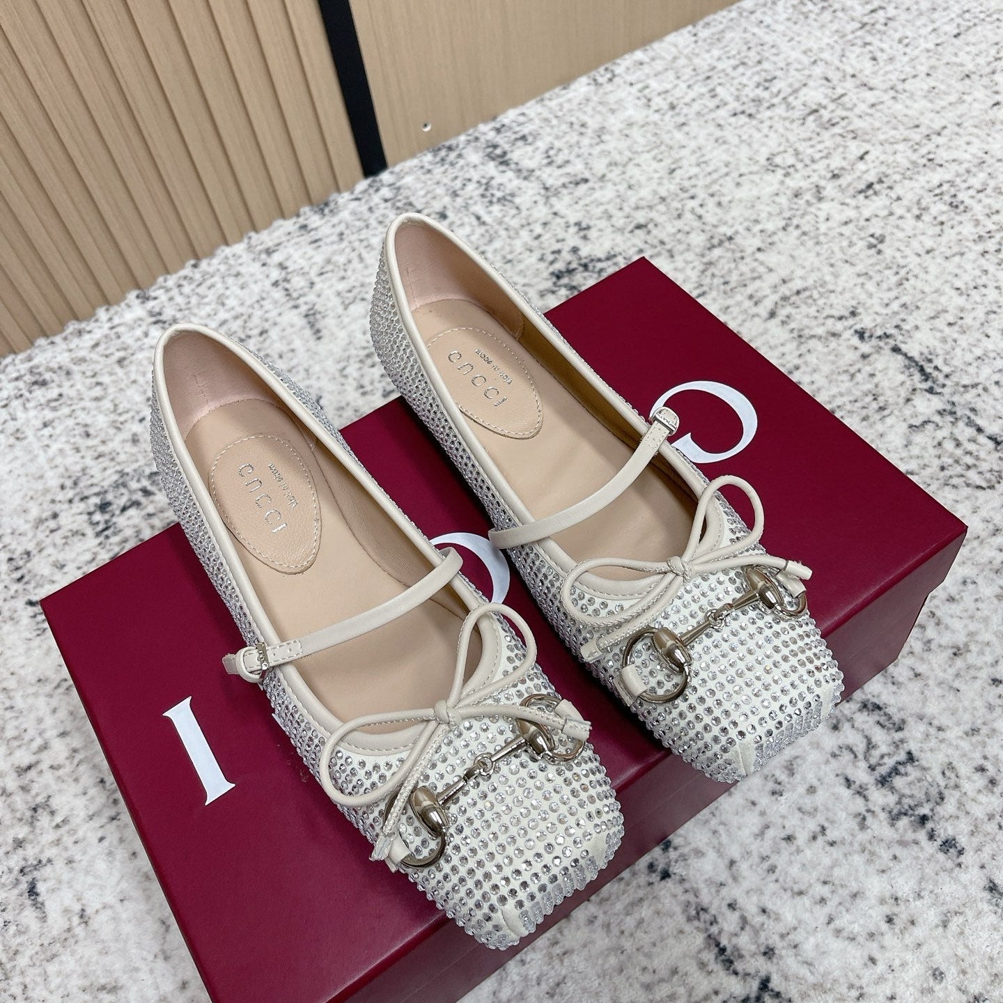 GUCCI 26S BALLET FLATS IN OFF WHITE WITH CRYSTALS