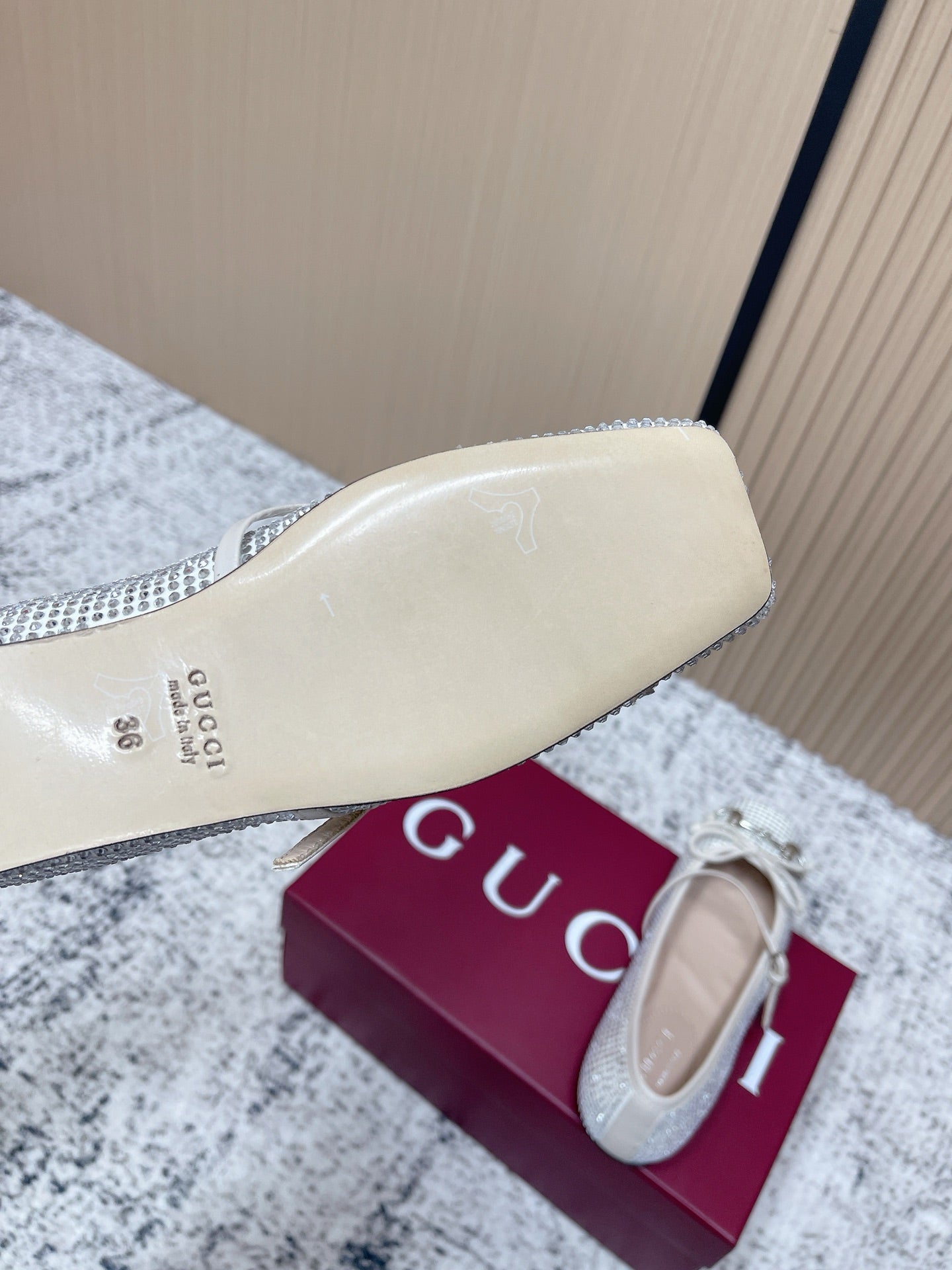 GUCCI 26S BALLET FLATS IN OFF WHITE WITH CRYSTALS