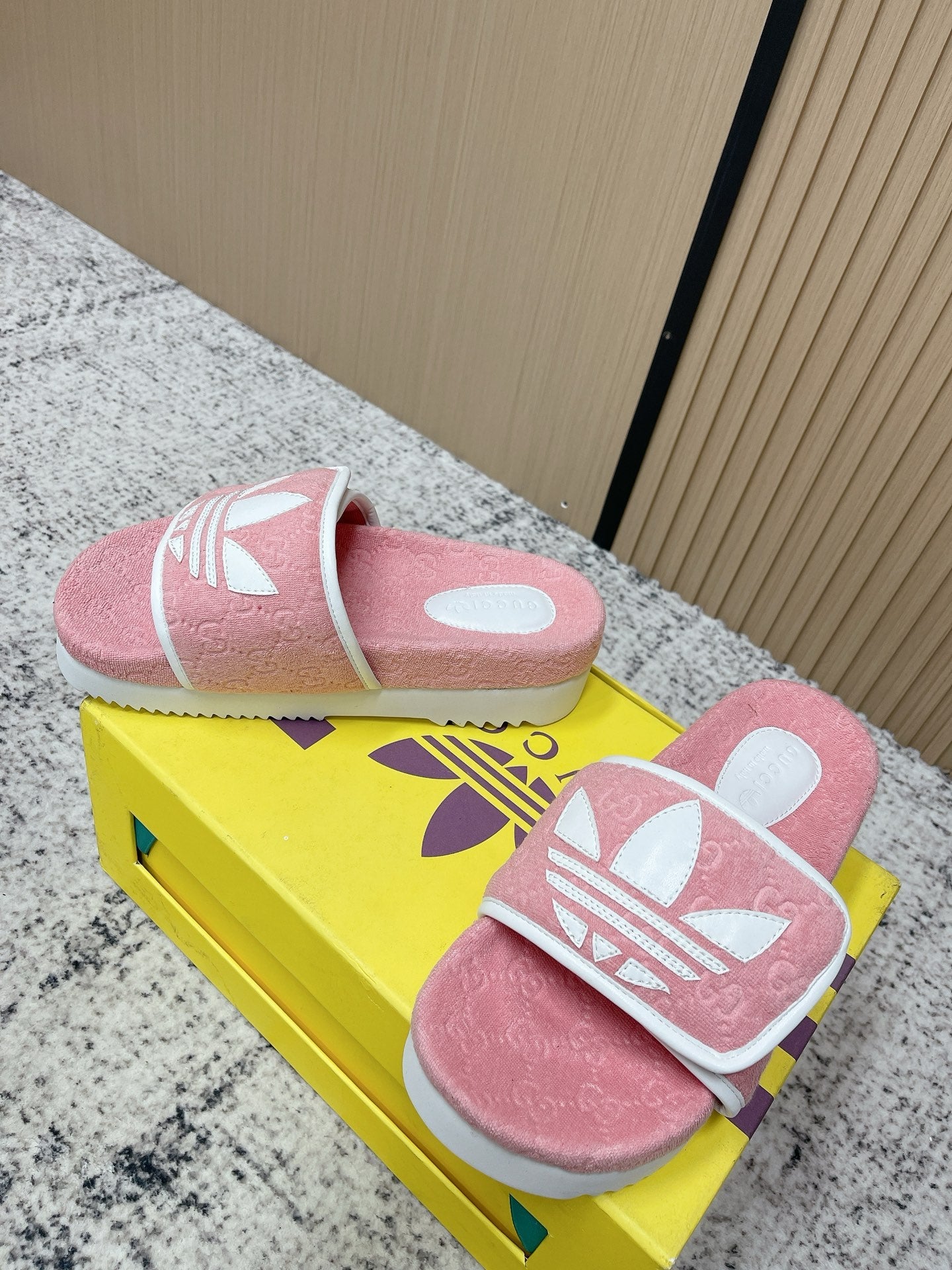 GUCCI 26S PLATFORM SLIDE SANDALS IN LIGHT PINK FABRIC