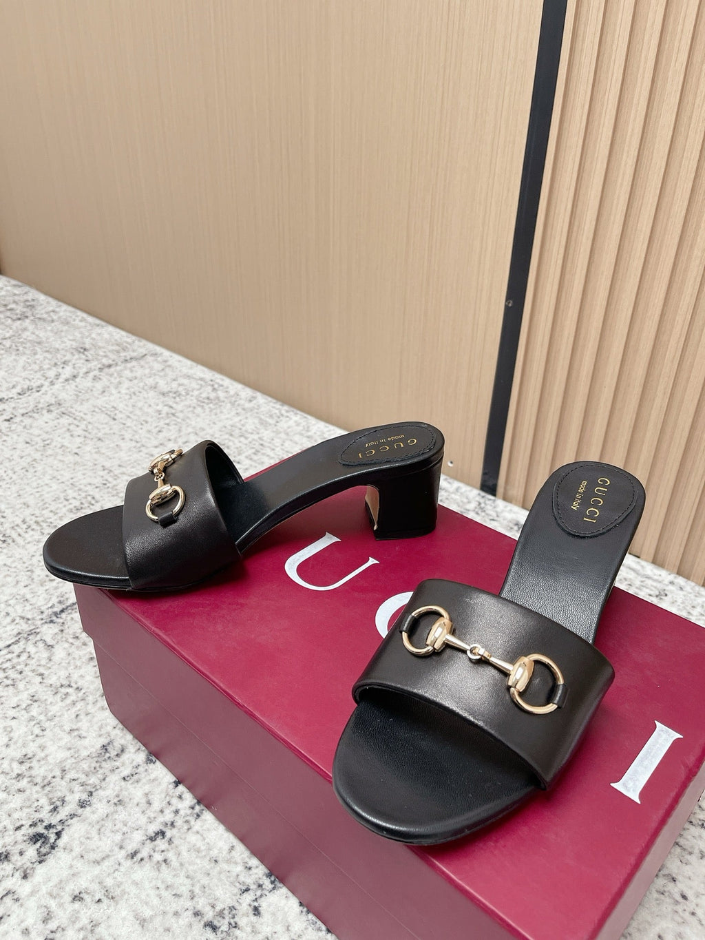 GUCCI 26S HORSEBIT MID-HEEL SANDALS IN BLACK CALFSKIN