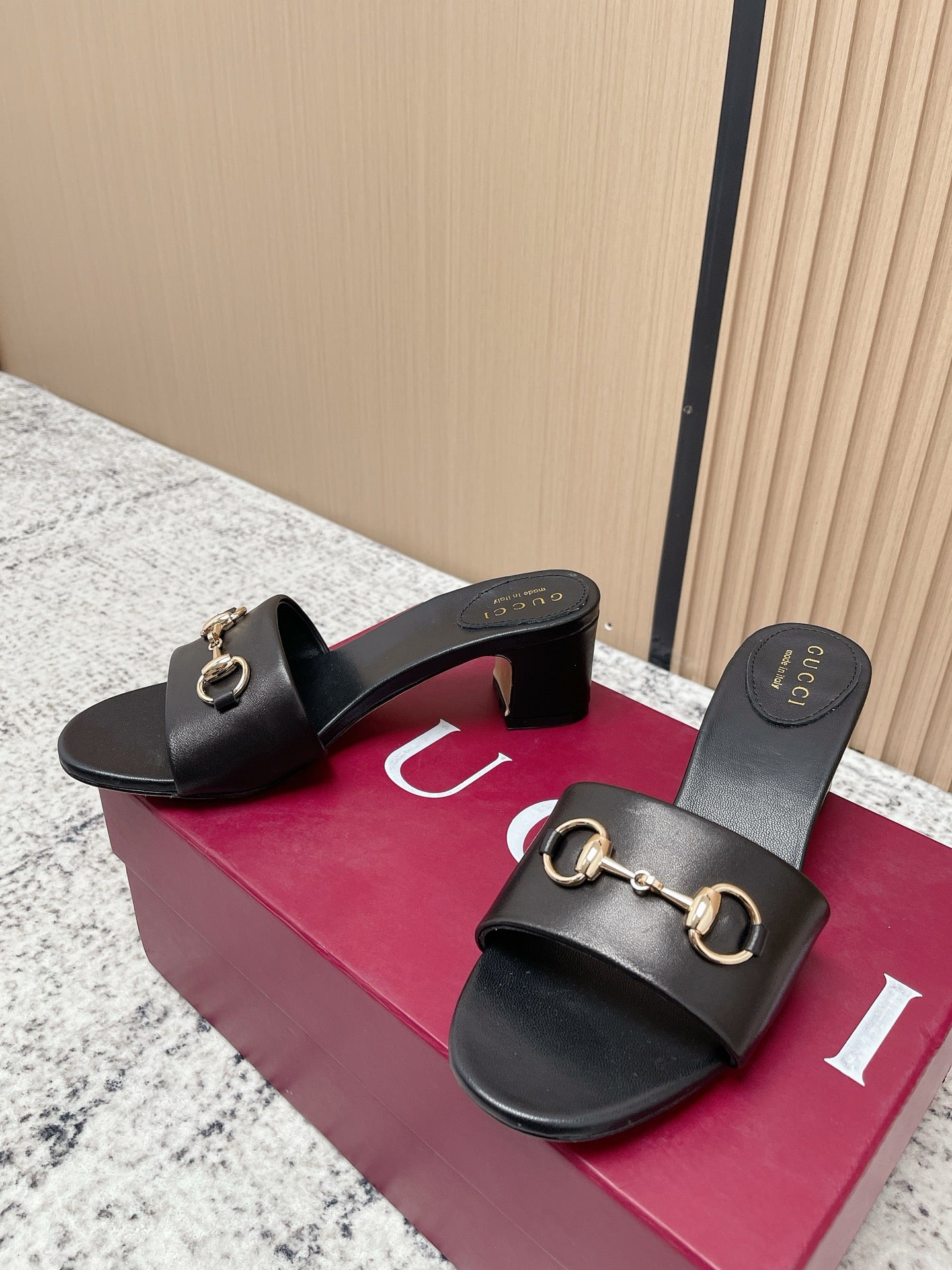 GUCCI 26S HORSEBIT MID-HEEL SANDALS IN BLACK CALFSKIN