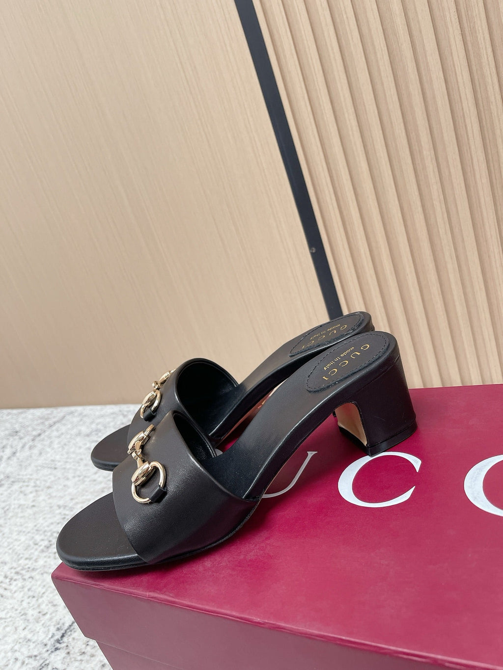 GUCCI 26S HORSEBIT MID-HEEL SANDALS IN BLACK CALFSKIN