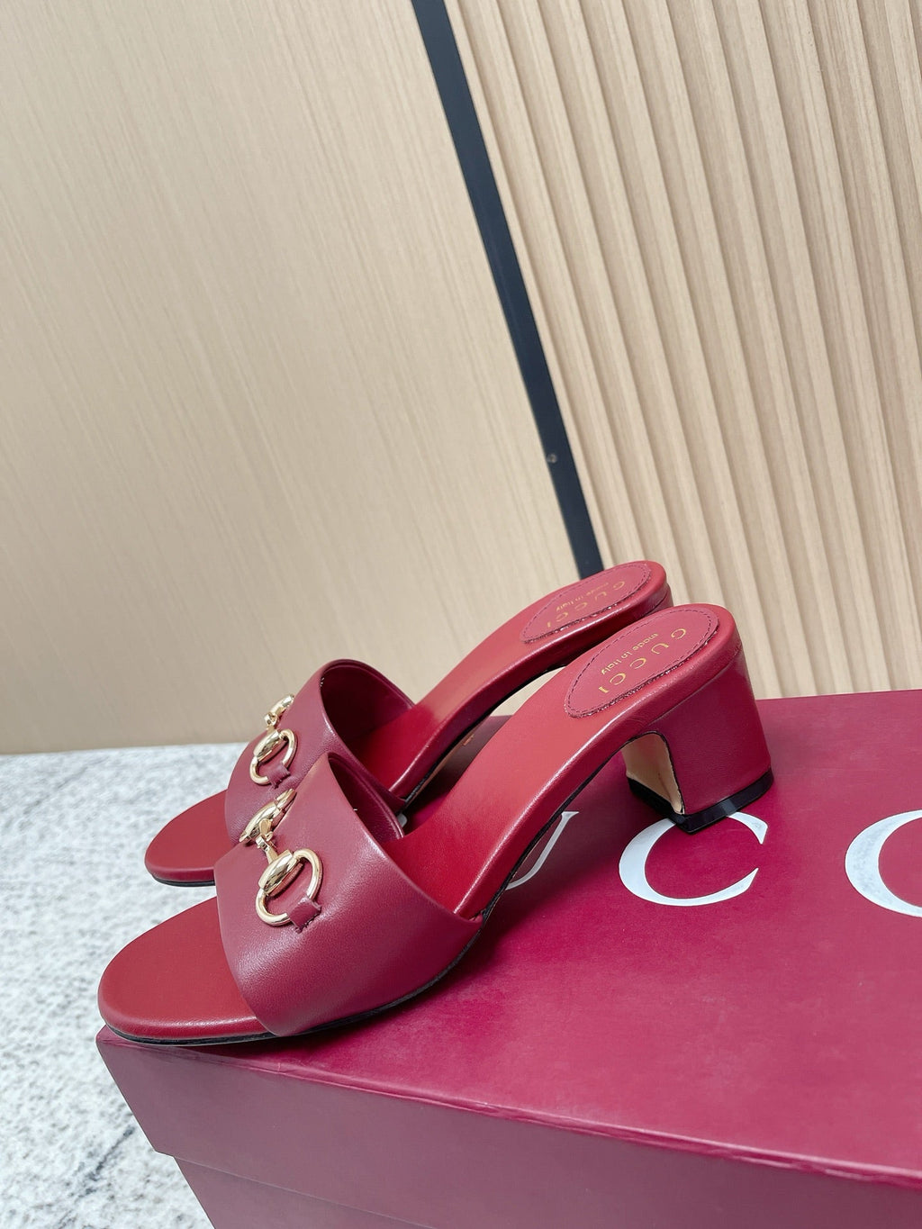 GUCCI 26S HORSEBIT MID-HEEL SANDALS IN DARK RED CALFSKIN
