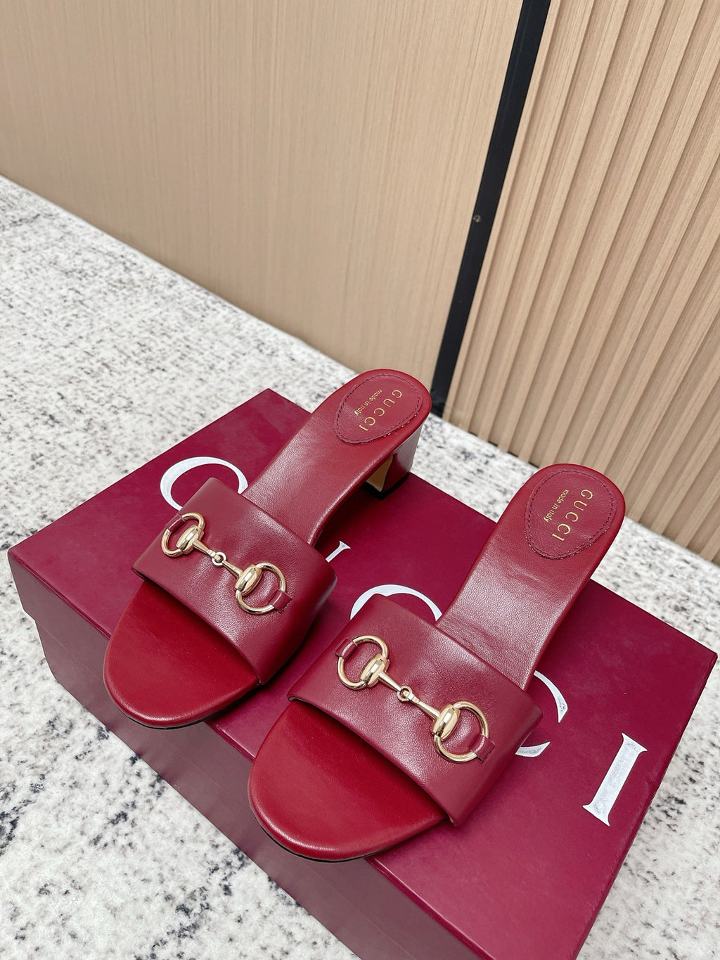 GUCCI 26S HORSEBIT MID-HEEL SANDALS IN DARK RED CALFSKIN
