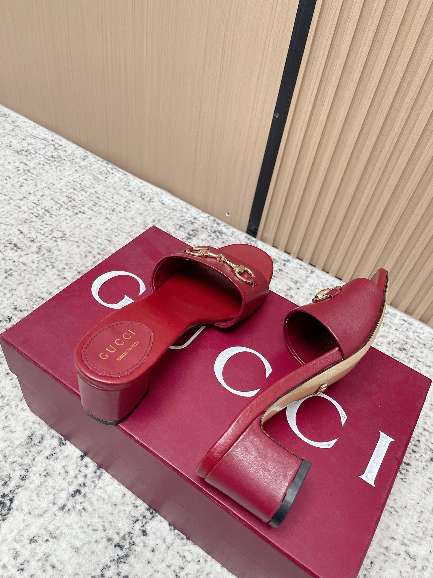 GUCCI 26S HORSEBIT MID-HEEL SANDALS IN DARK RED CALFSKIN