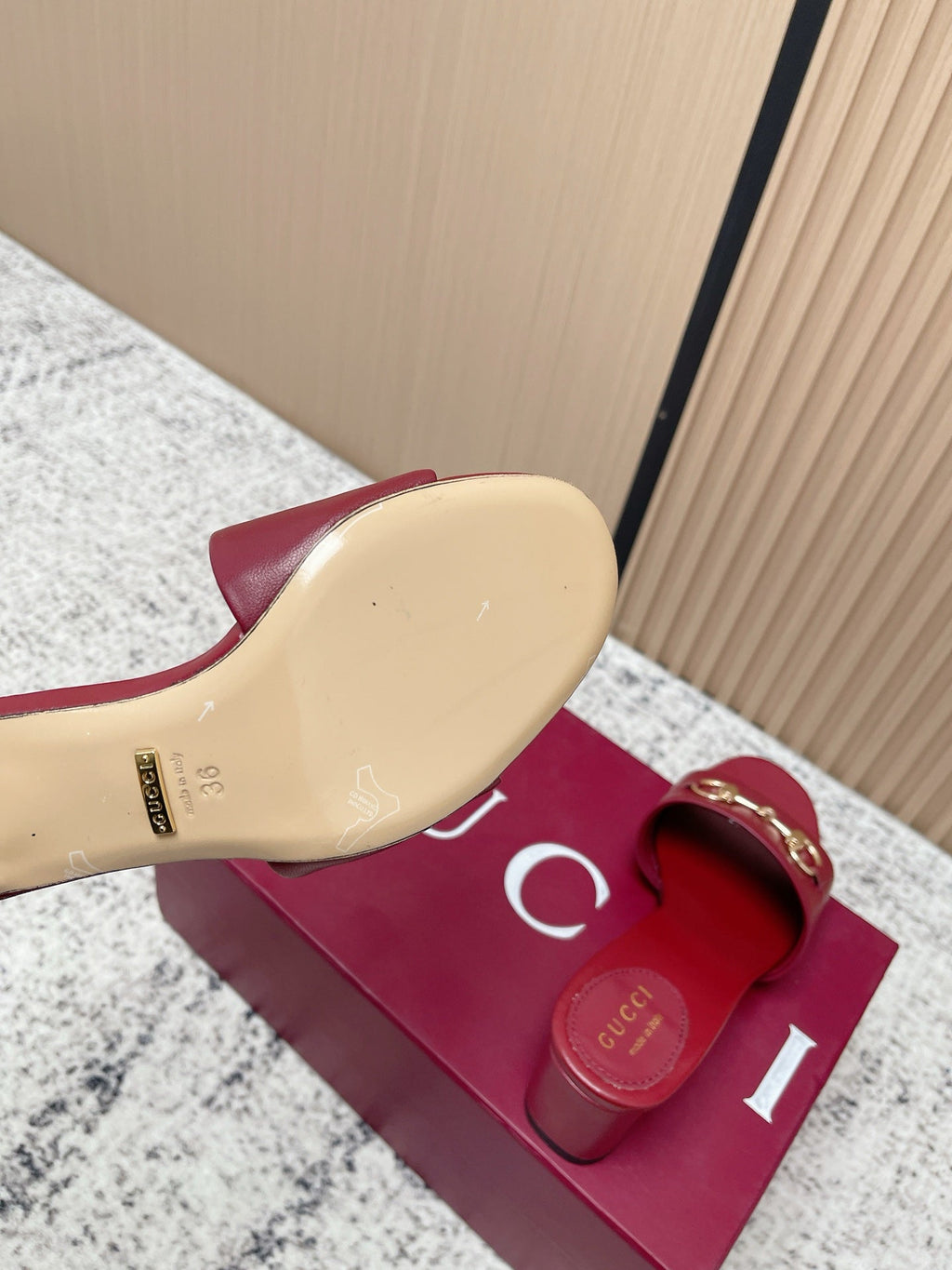 GUCCI 26S HORSEBIT MID-HEEL SANDALS IN DARK RED CALFSKIN