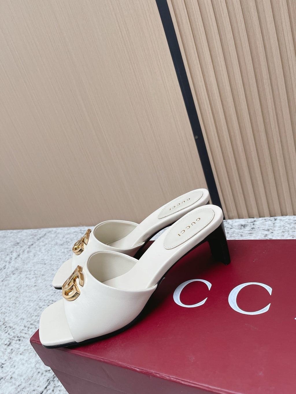 GUCCI 26S GG LOGO HIGH-HEEL MULES IN CREAM WHITE CALFSKIN