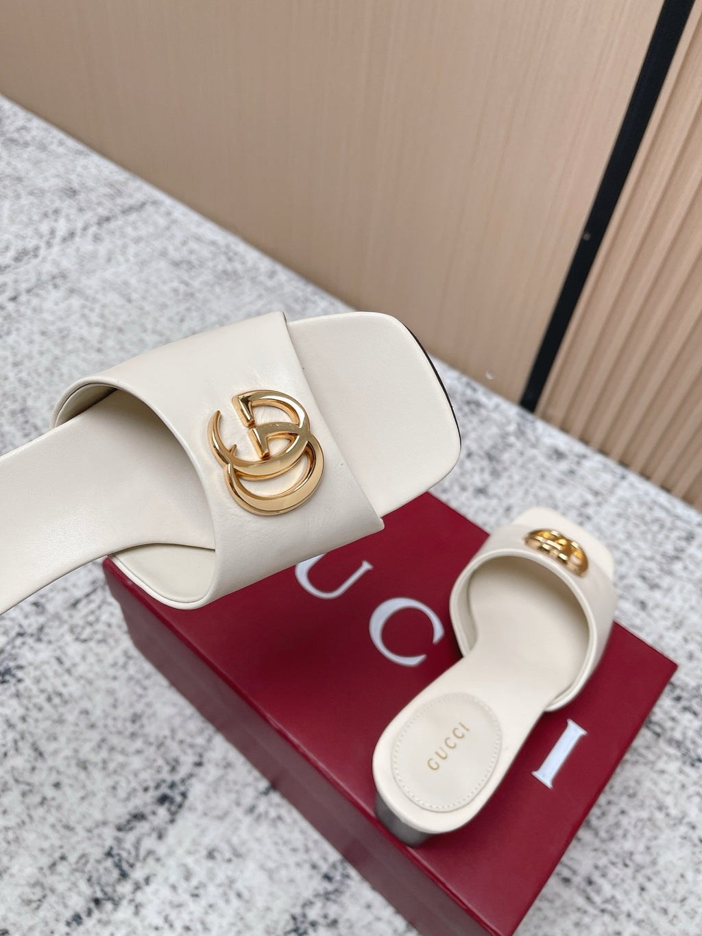GUCCI 26S GG LOGO HIGH-HEEL MULES IN CREAM WHITE CALFSKIN