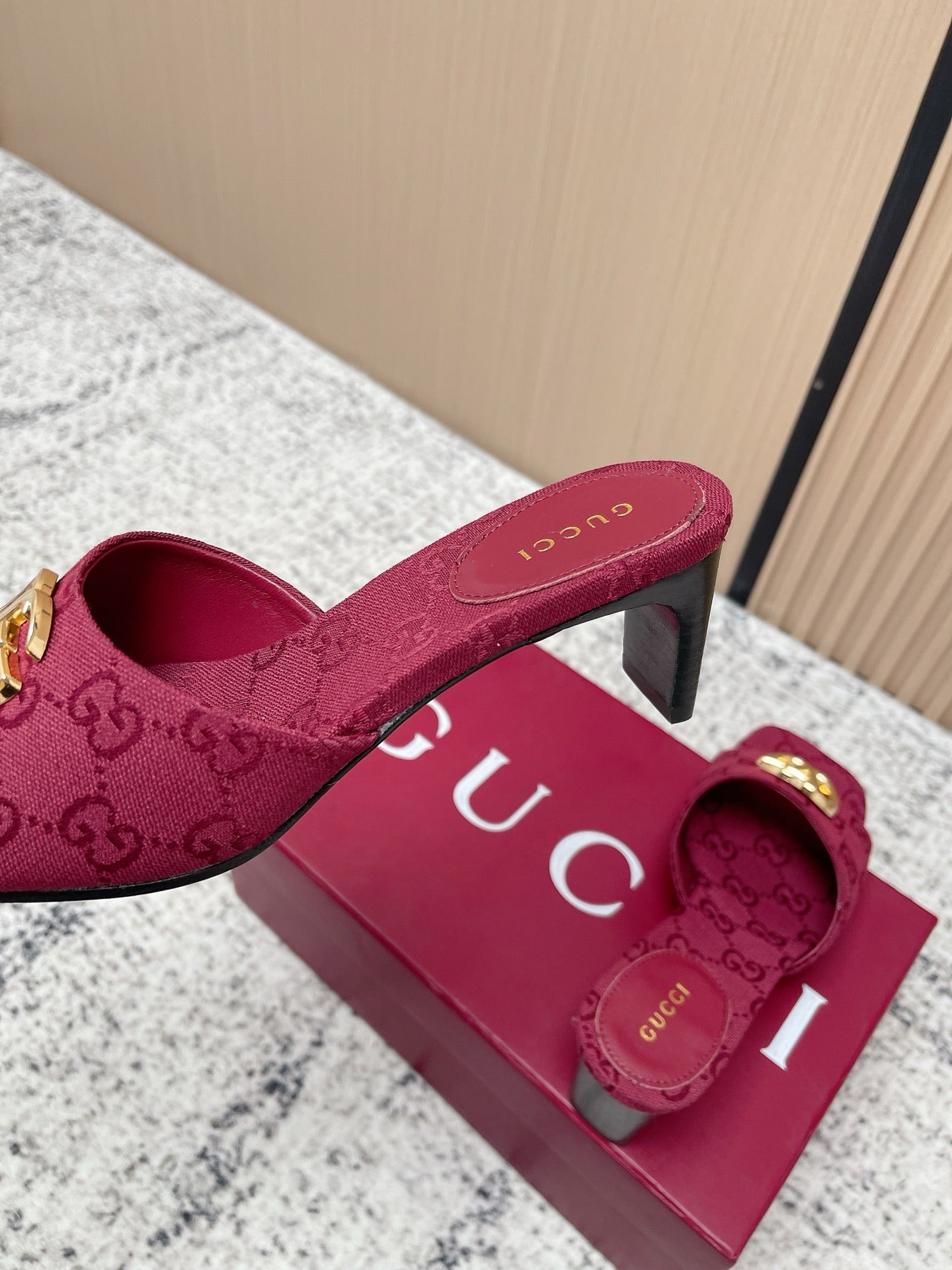 GUCCI 26S HIGH HEELS IN DARK RED CANVAS WITH GOLD HARDWARE