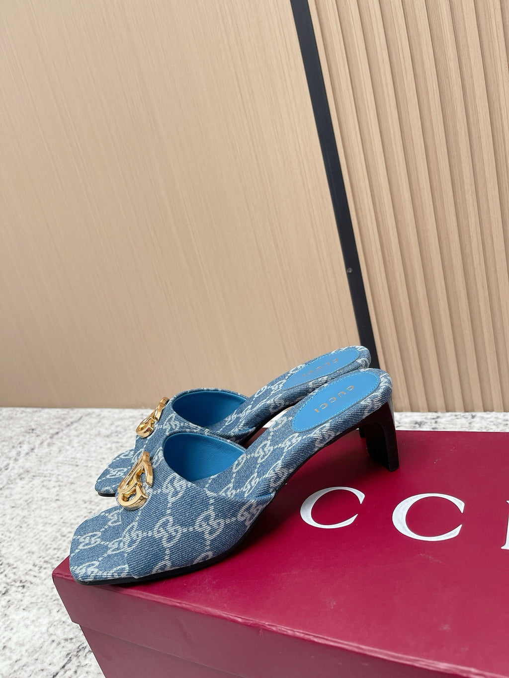 GUCCI 26S HIGH HEELS IN BLUE DENIM WITH GOLD HARDWARE