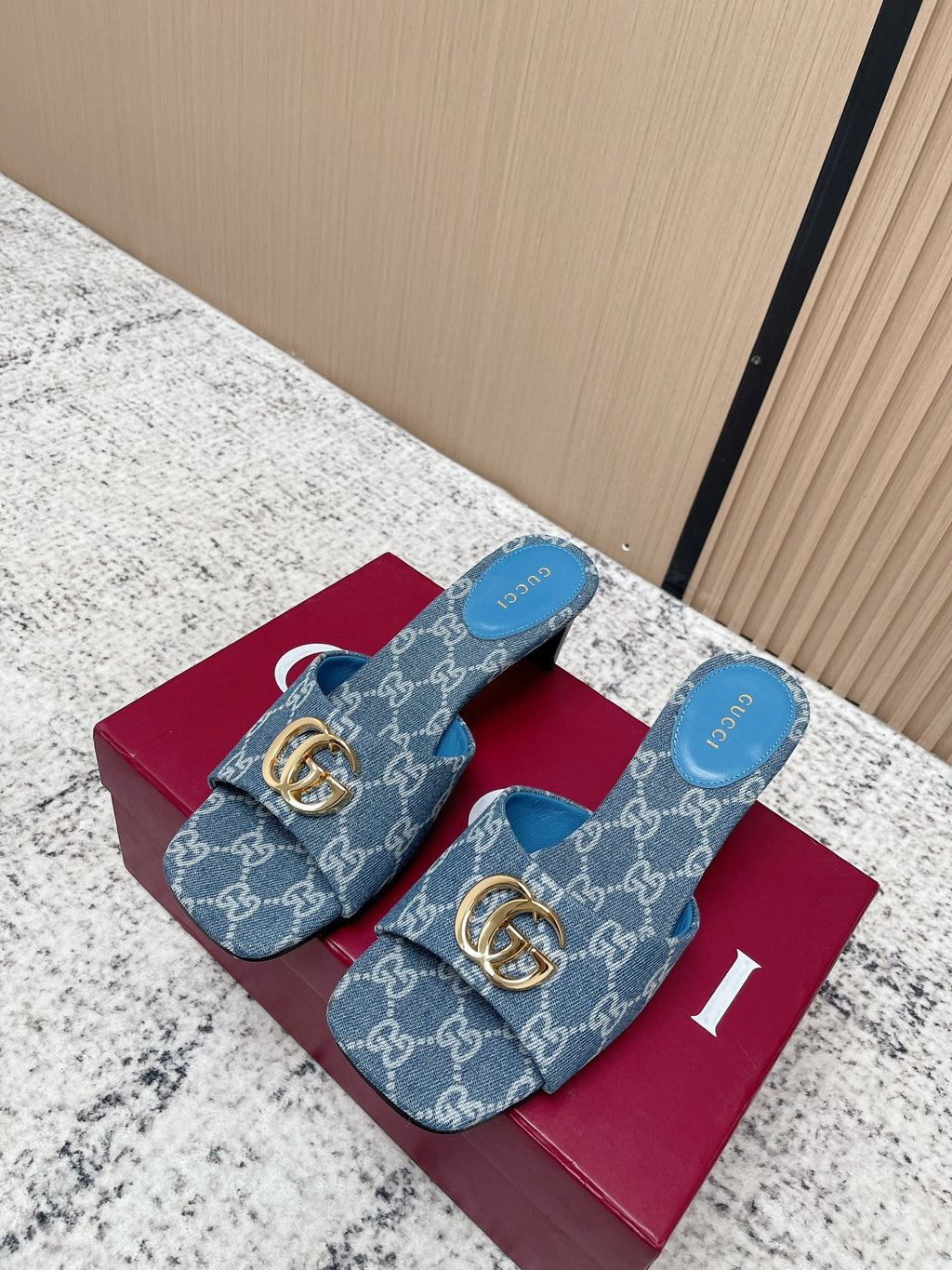 GUCCI 26S HIGH HEELS IN BLUE DENIM WITH GOLD HARDWARE