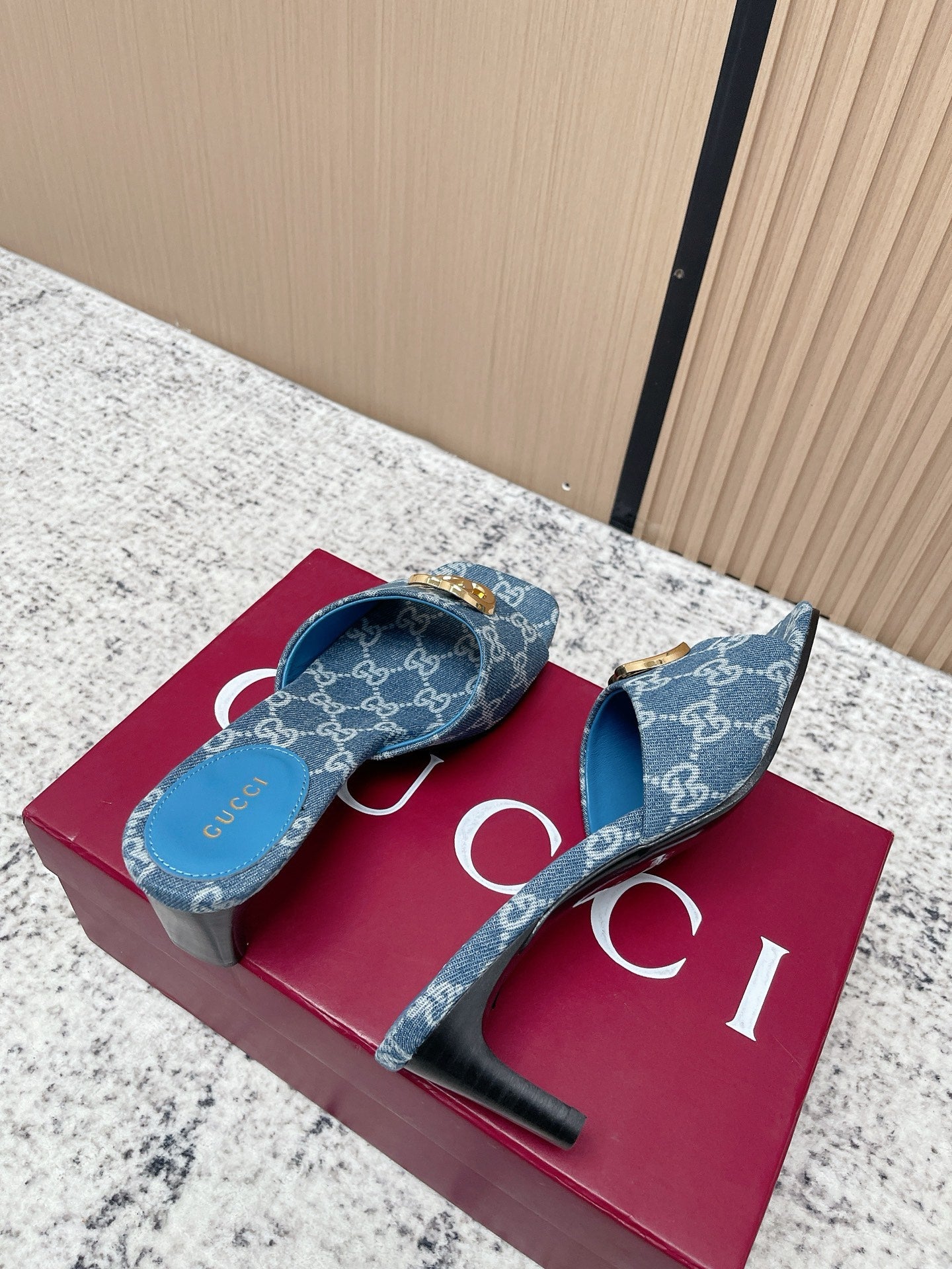 GUCCI 26S HIGH HEELS IN BLUE DENIM WITH GOLD HARDWARE