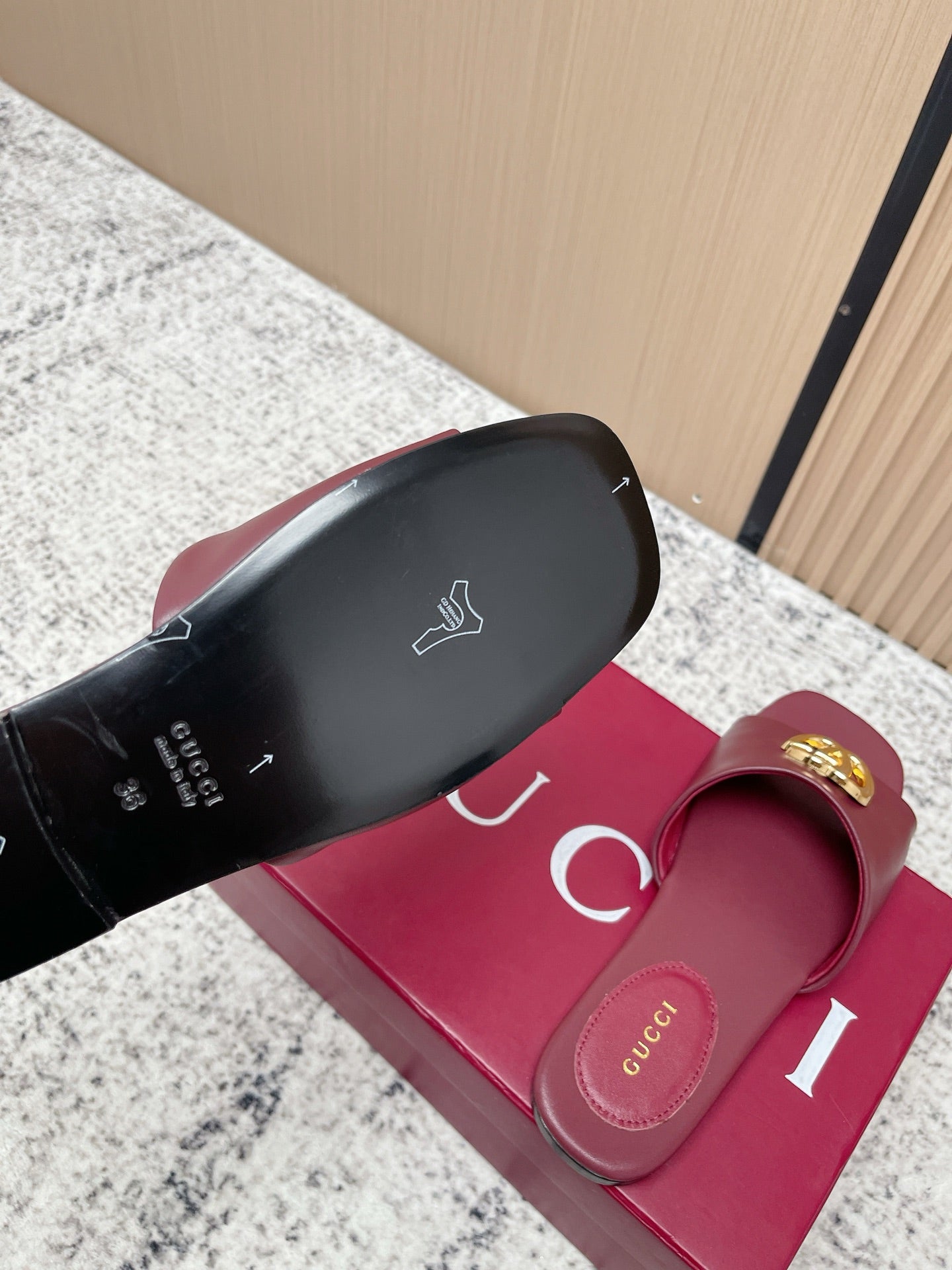 GUCCI 26S SLIDE SANDAL IN DARK RED CALFSKIN WITH GOLD HARDWARE