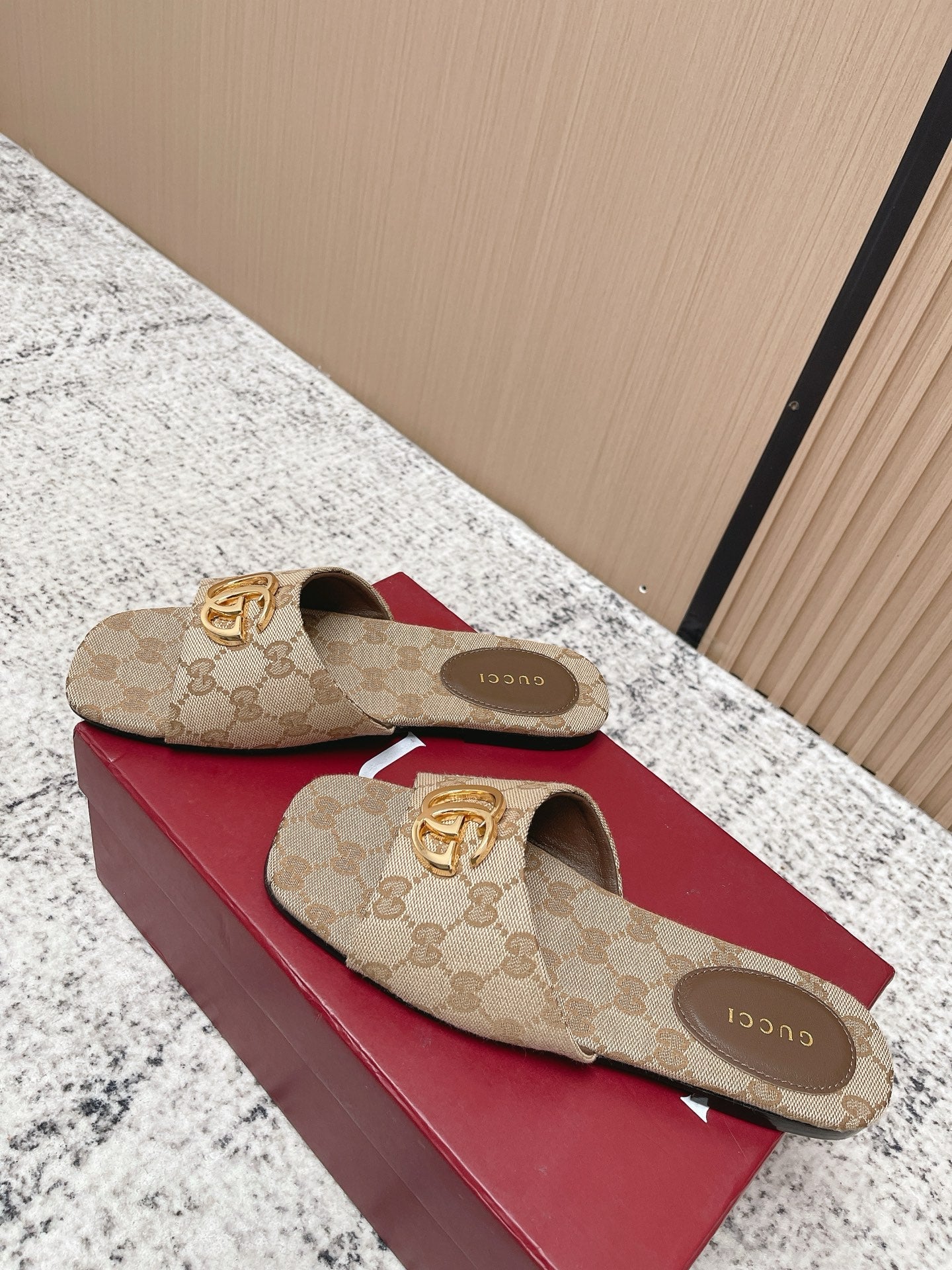 GUCCI 26S SLIDE SANDAL IN BEIGE CANVAS