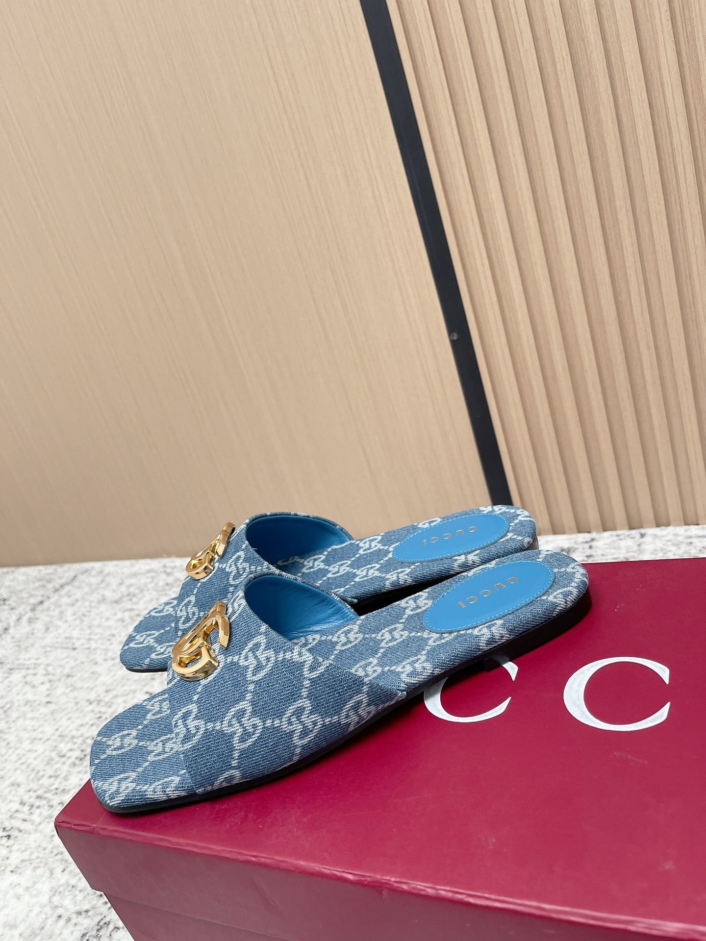 GUCCI 26S SLIDE SANDAL IN BLUE DENIM