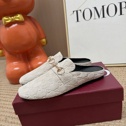 GUCCI 26S FLAT MULES IN OFF WHITE GG EMBOSSED SUEDE