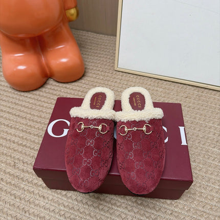 GUCCI 26S SHEARLING-LINED MULES IN DARK RED SUEDE