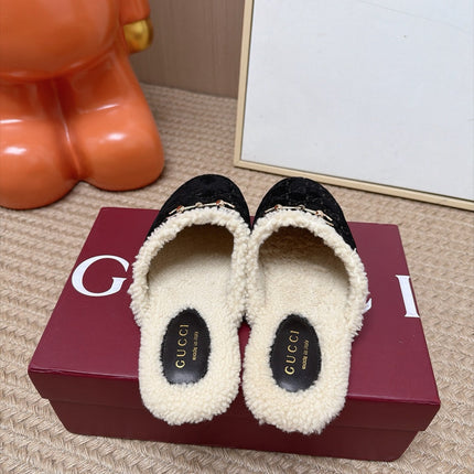 GUCCI 26S SHEARLING-LINED MULES IN BLACK SUEDE