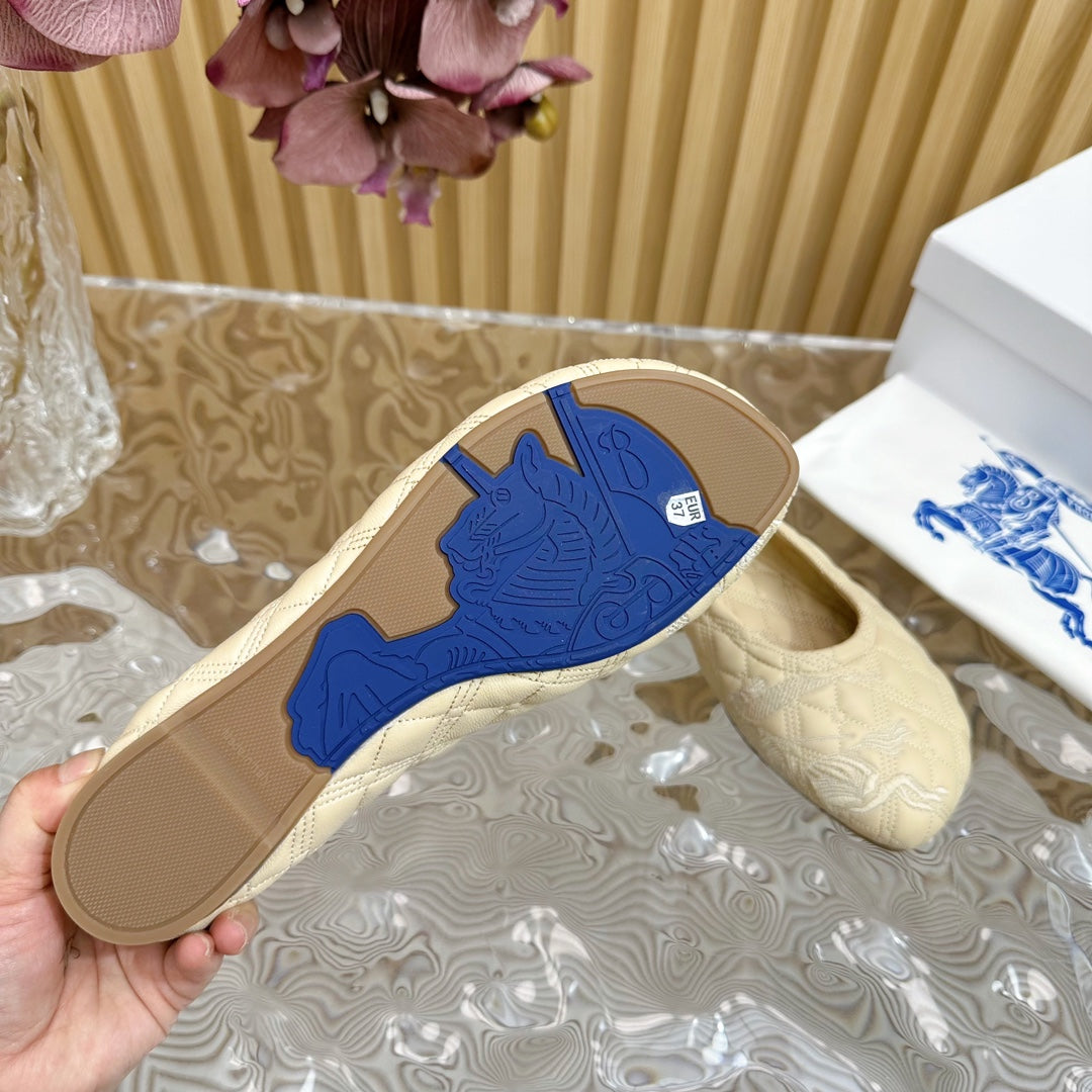 BURBERRY 26S QUILTED BALLET FLATS IN BEIGE LAMBSKIN